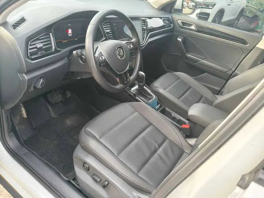 2022 VOLKSWAGEN T-ROC thumbnail 4