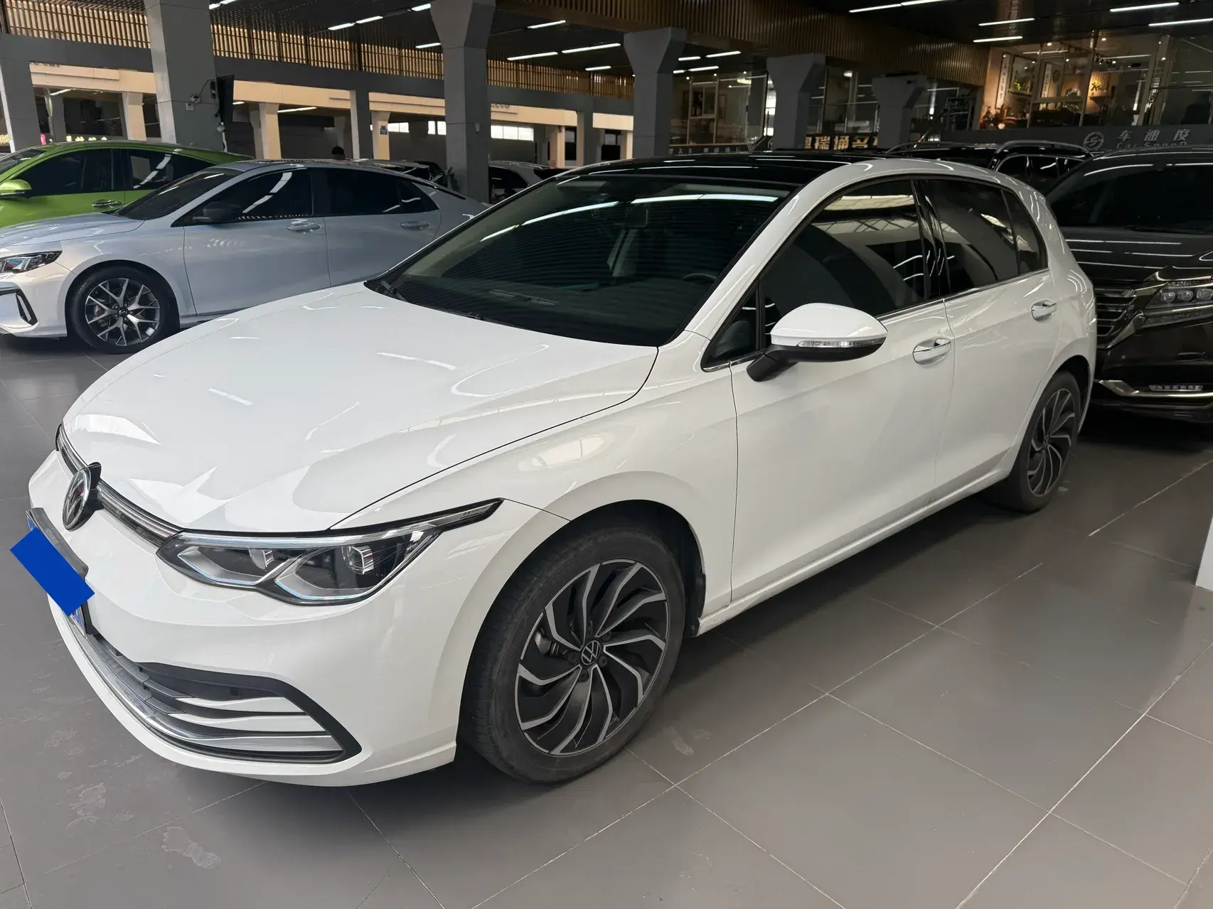 2021 VOLKSWAGEN GOLF view 1