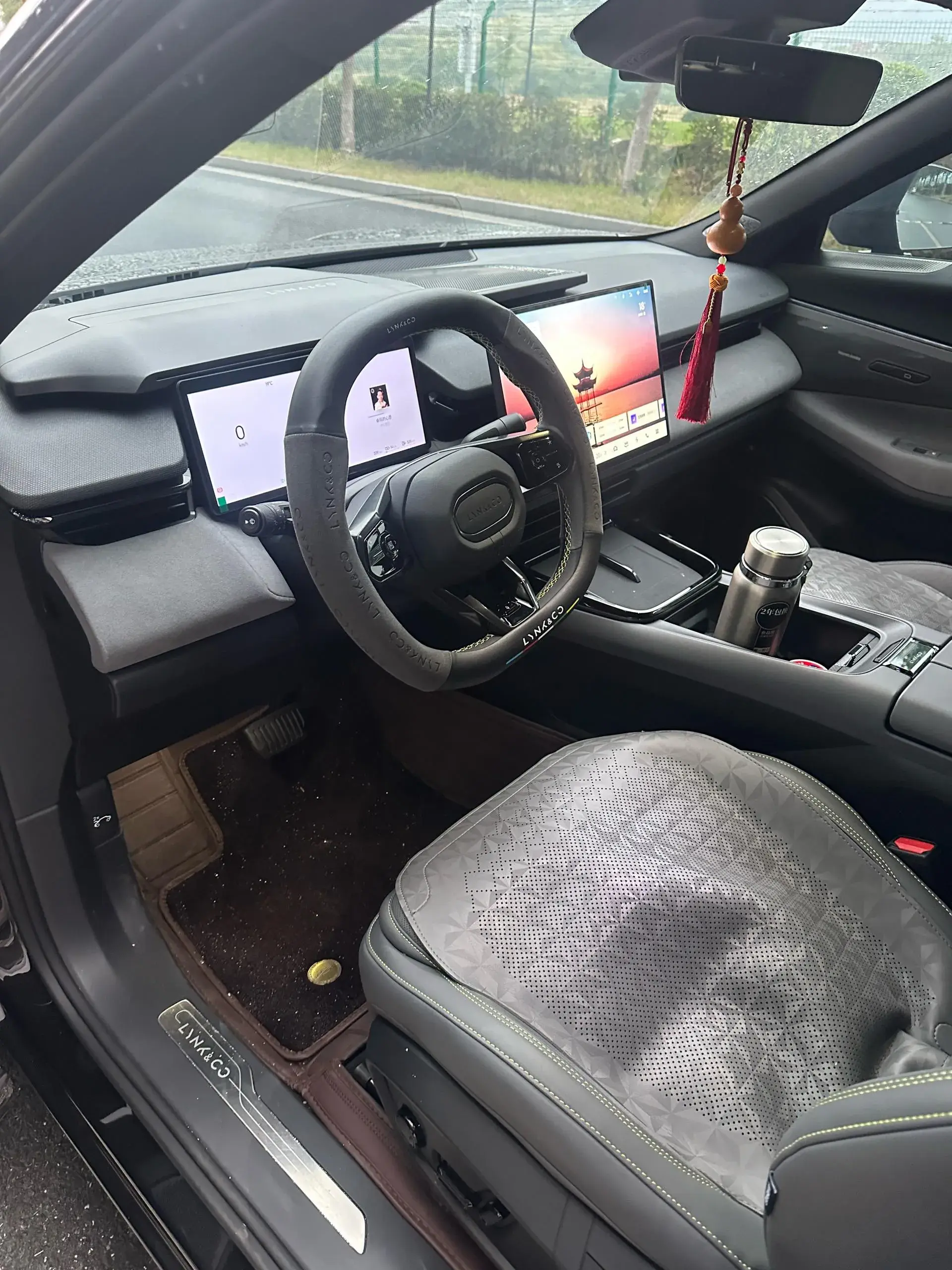 2025 LYNK&CO 08 thumbnail 2