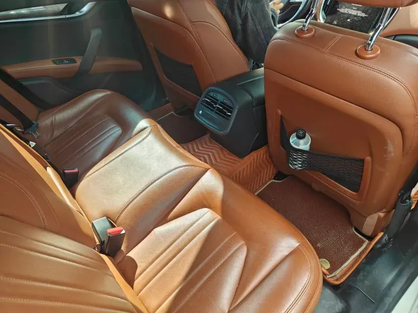 2021 Maserati Ghibli 2.0T 330HP L4 8AT,autocango,china used car exporter,china ev exporter,chinese used car exporter,chinese used ev exporter