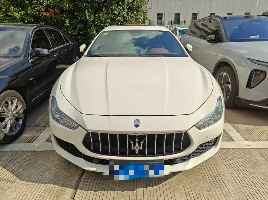 2021 Maserati Ghibli 2.0T 330HP L4 8AT,autocango,china used car exporter,china ev exporter,chinese used car exporter,chinese used ev exporter