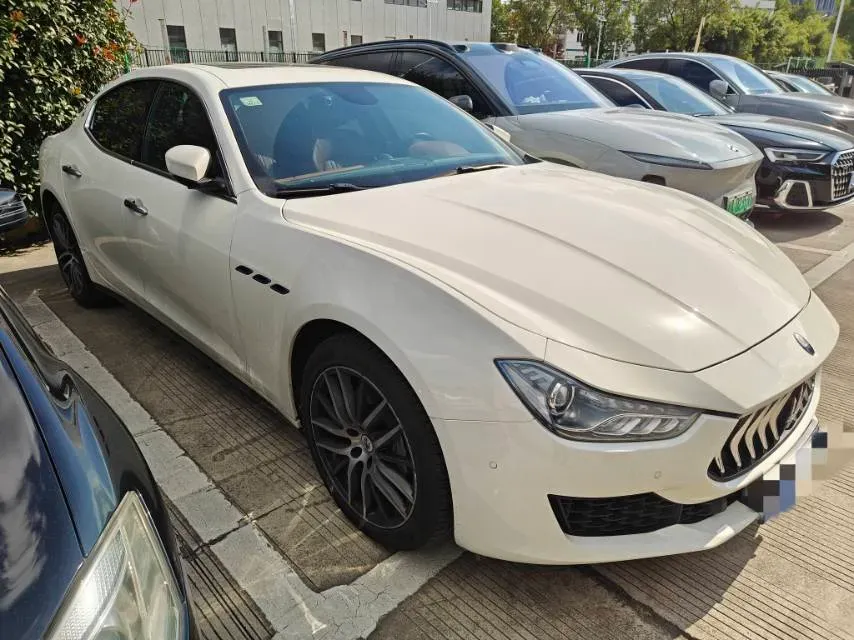 2021 Maserati Ghibli 2.0T 330HP L4 8AT,autocango,china used car exporter,china ev exporter,chinese used car exporter,chinese used ev exporter