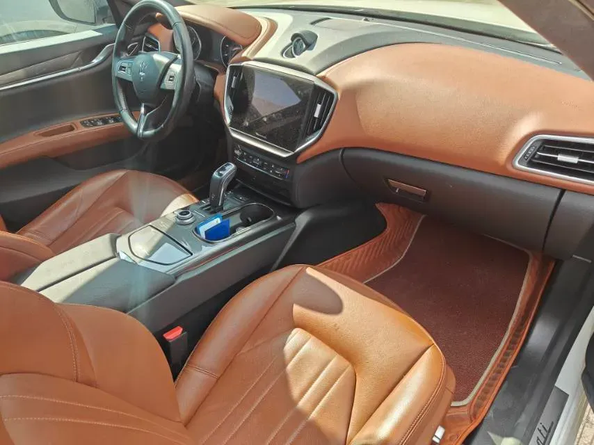 2021 Maserati Ghibli 2.0T 330HP L4 8AT,autocango,china used car exporter,china ev exporter,chinese used car exporter,chinese used ev exporter