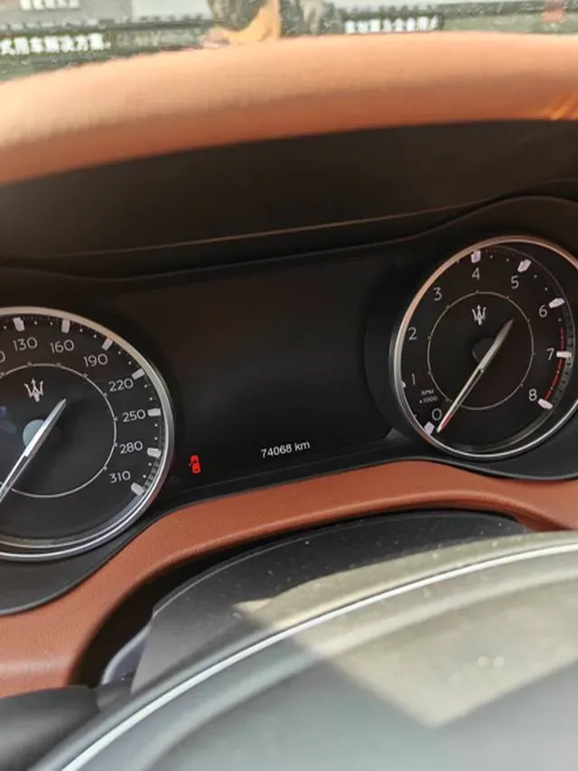 2021 Maserati Ghibli 2.0T 330HP L4 8AT,autocango,china used car exporter,china ev exporter,chinese used car exporter,chinese used ev exporter