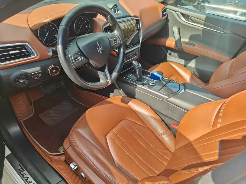 2021 Maserati Ghibli 2.0T 330HP L4 8AT,autocango,china used car exporter,china ev exporter,chinese used car exporter,chinese used ev exporter