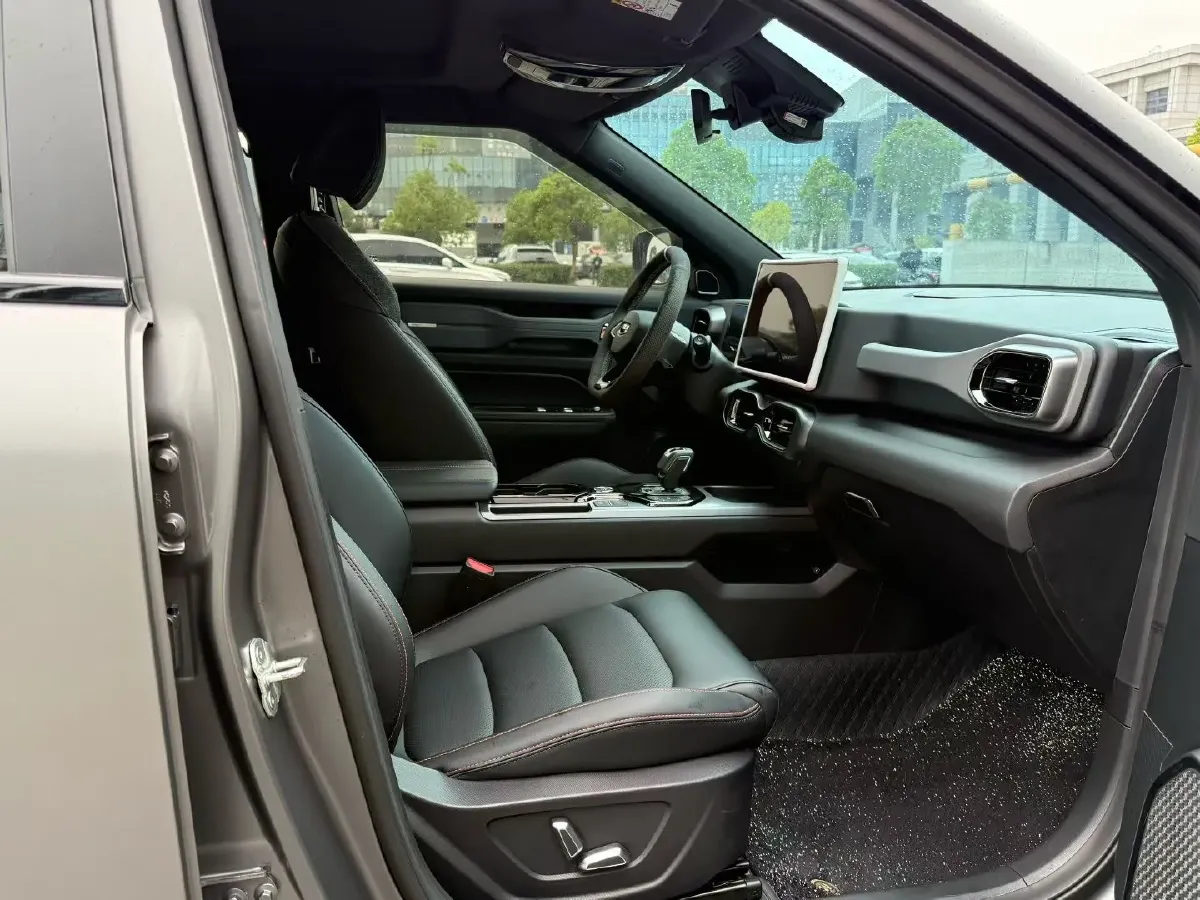 2025 Geely Cowboy 1.5T 181HP L4 7DCT,autocango,china used car exporter,china ev exporter,chinese used car exporter,chinese used ev exporter