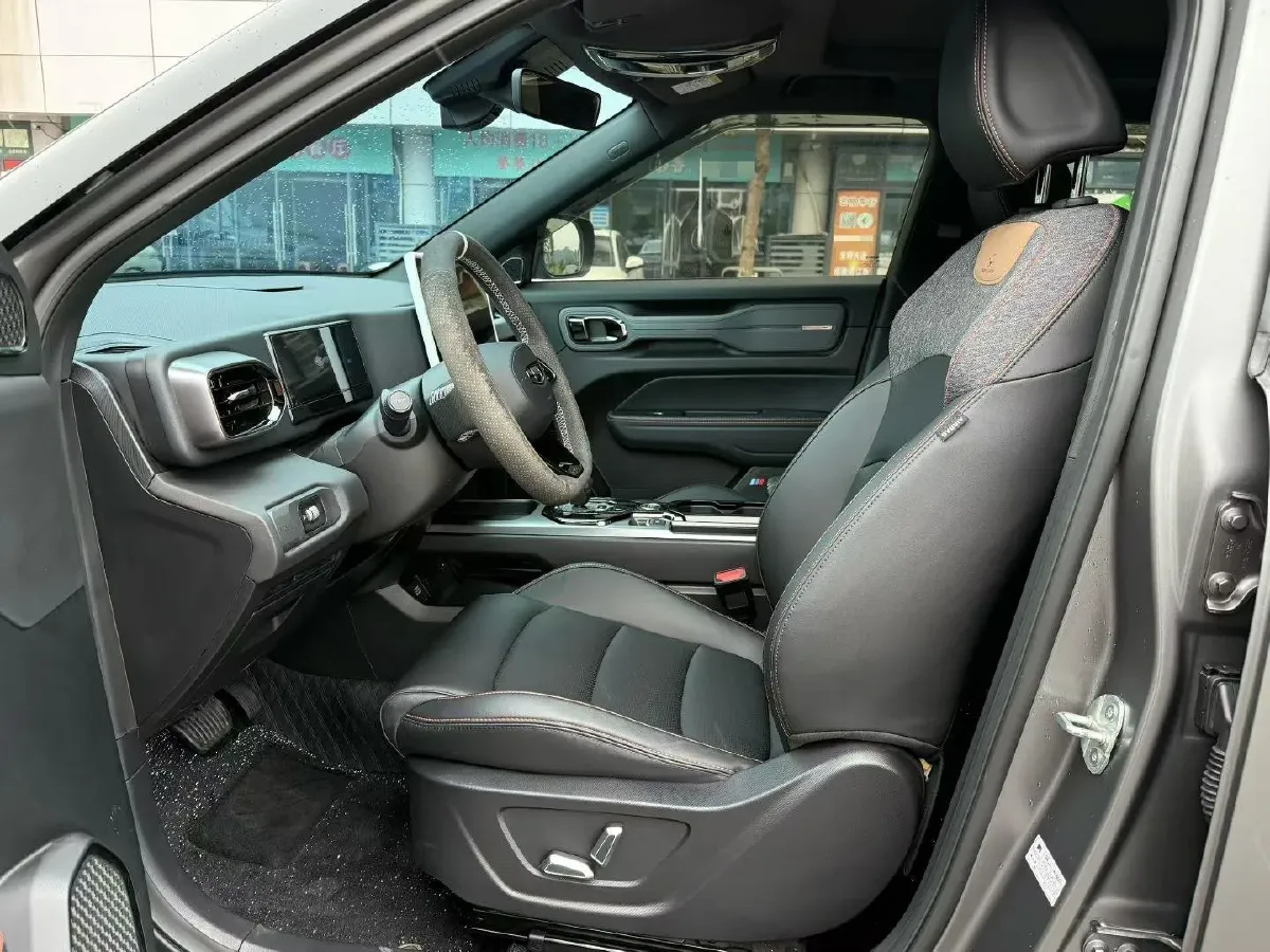 2025 Geely Cowboy 1.5T 181HP L4 7DCT,autocango,china used car exporter,china ev exporter,chinese used car exporter,chinese used ev exporter