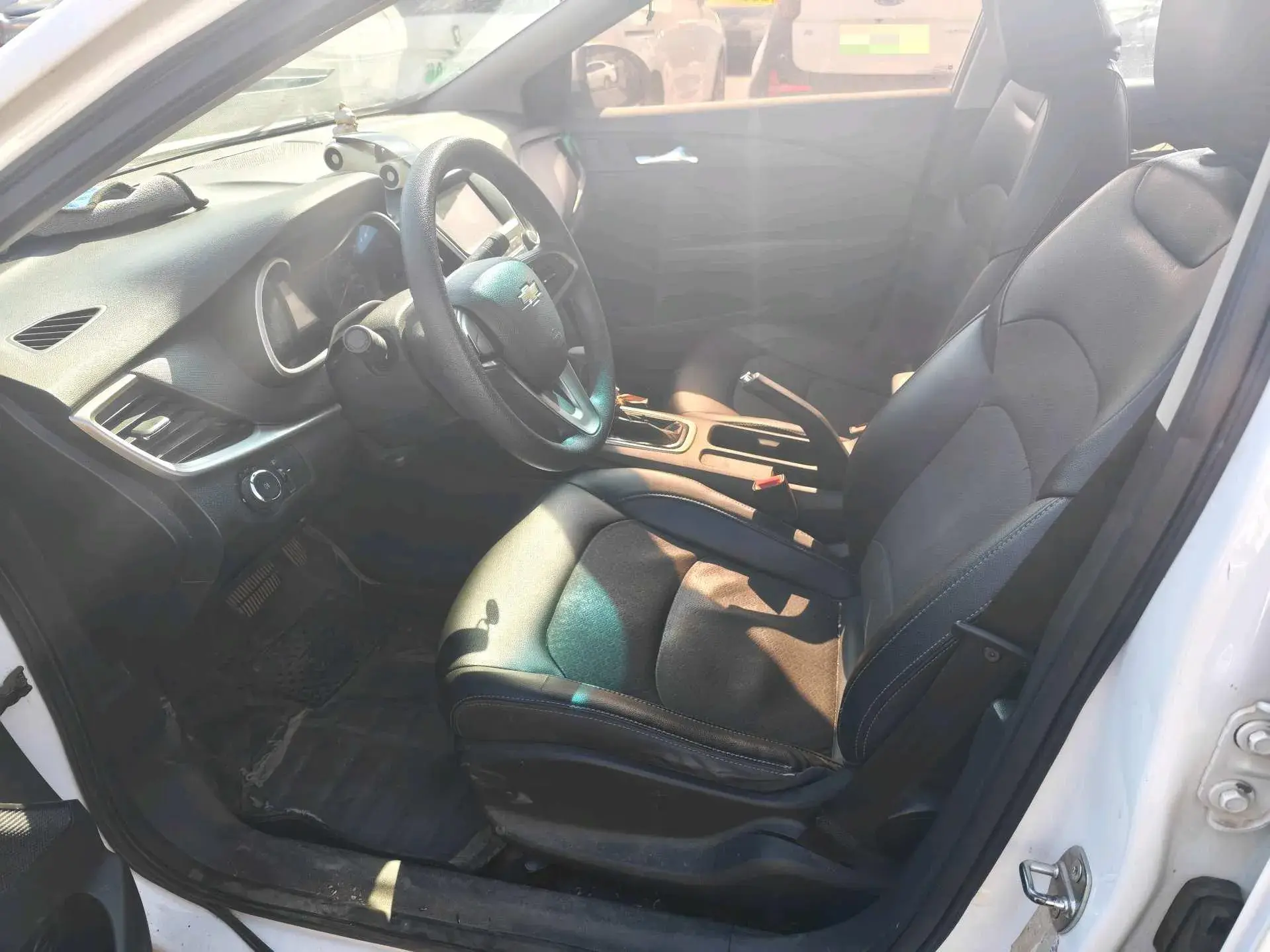 2016 CHEVROLET CAVALIER thumbnail 3