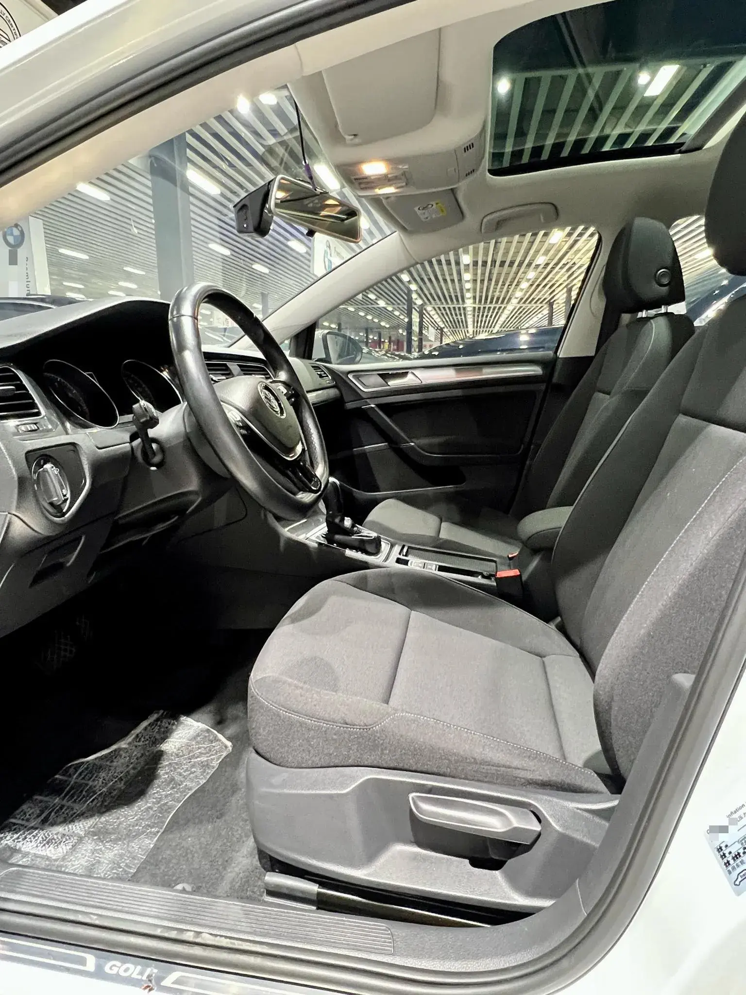 2019 VOLKSWAGEN GOLF thumbnail 4