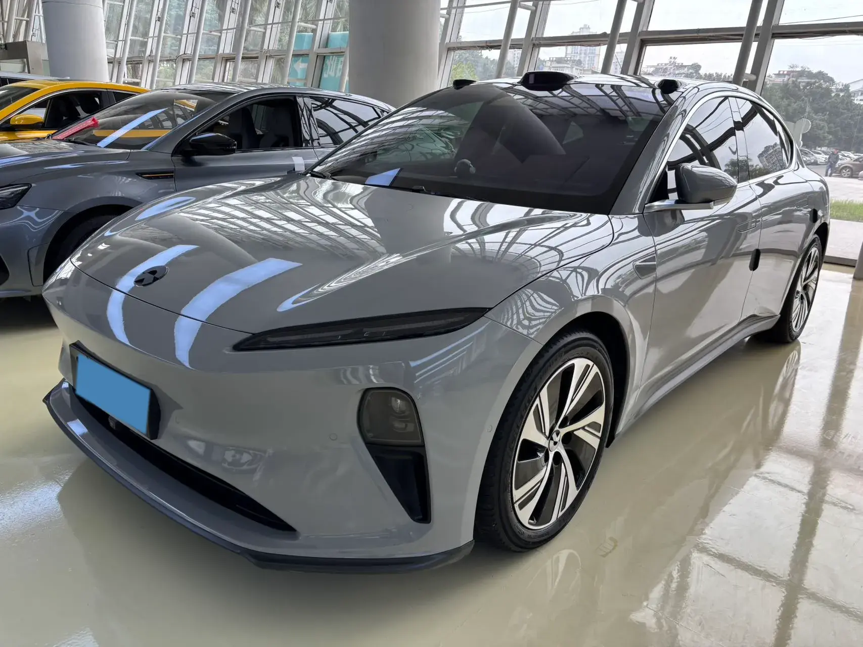 2022 NIO ET5 view 1