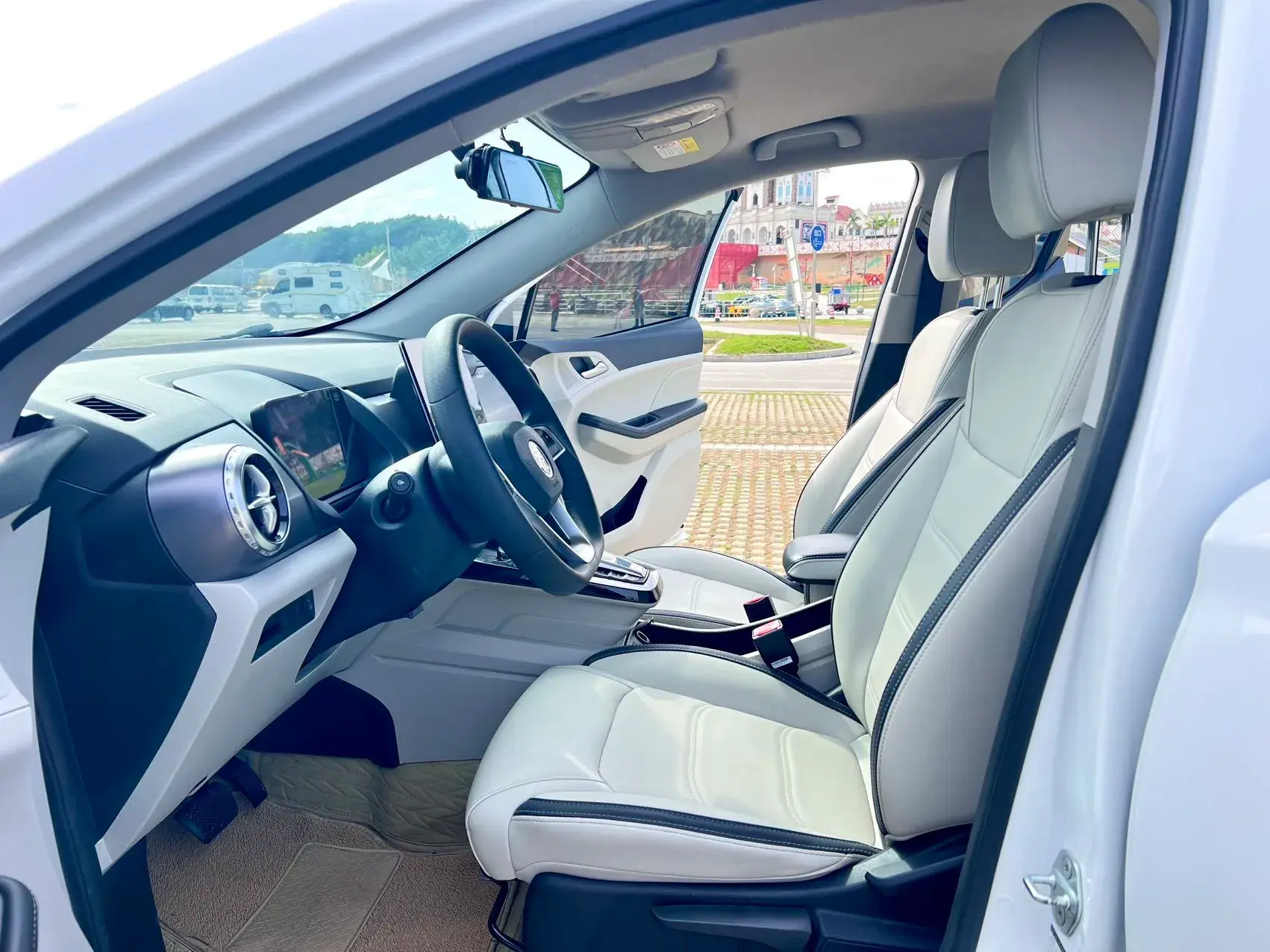 2021 BYD YUAN thumbnail 4