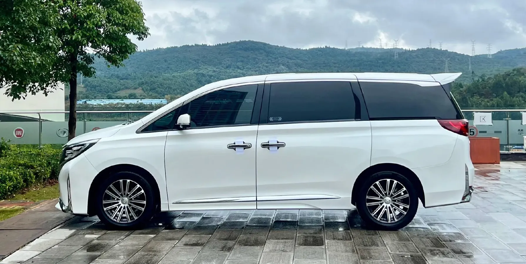 2021 GAC Trumpchi M8 2.0T 252HP L4 8AT,autocango,china used car exporter,china ev exporter,chinese used car exporter,chinese used ev exporter