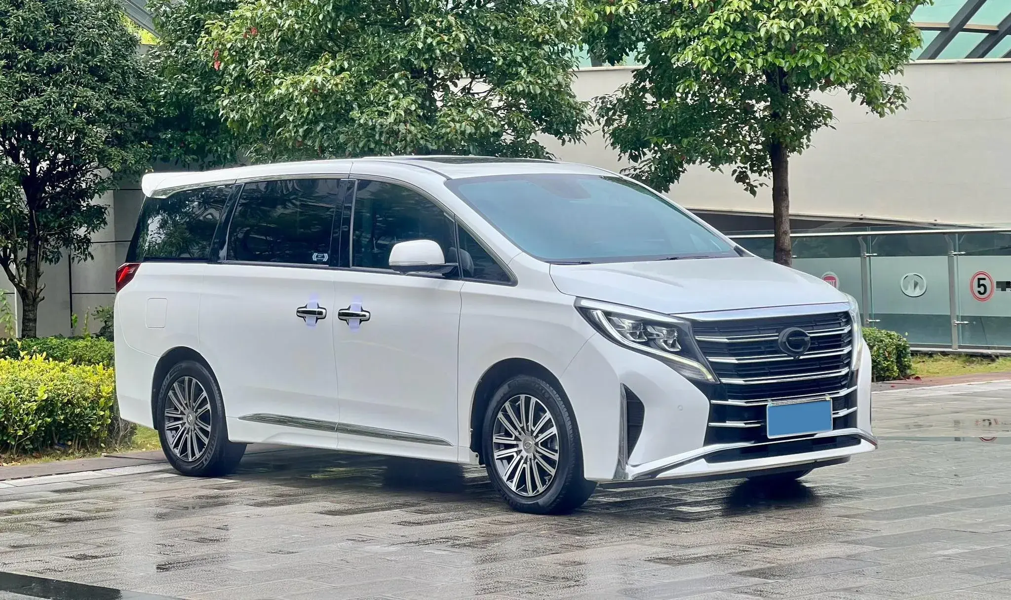2021 GAC TRUMPCHI thumbnail 3
