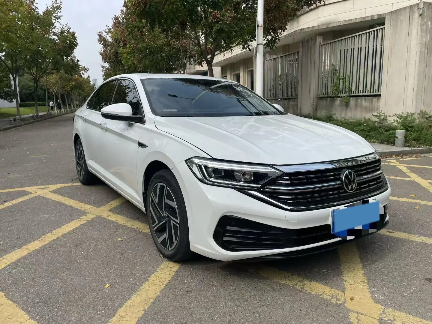 2023 VOLKSWAGEN SAGITAR thumbnail 3