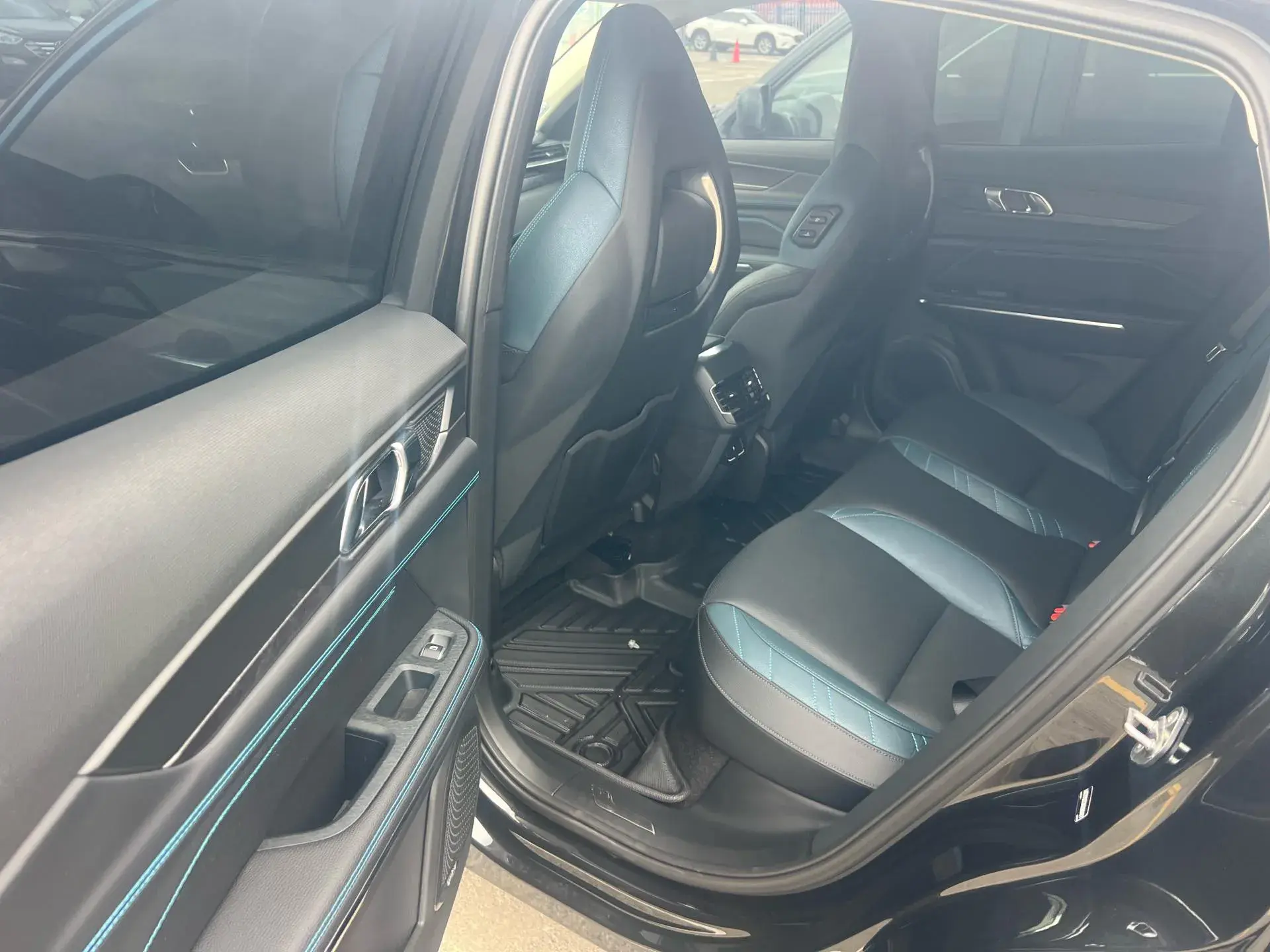 2020 LYNK&CO 05 thumbnail 4