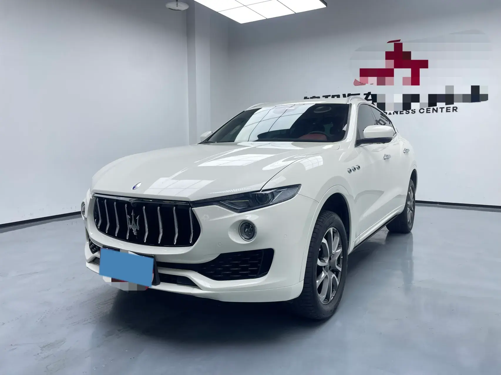 2019 MASERATI LEVANTE view 1