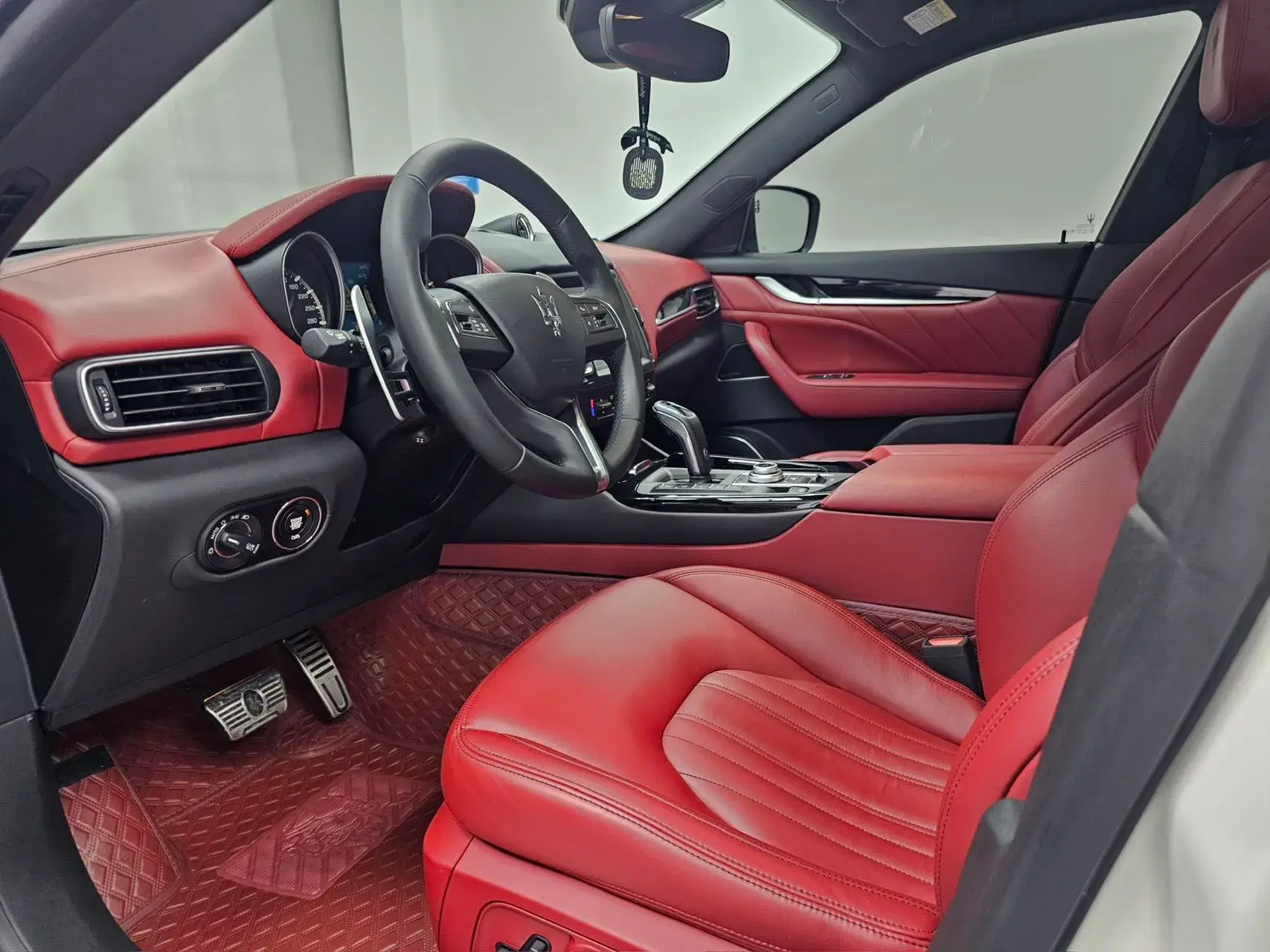 2019 MASERATI LEVANTE thumbnail 4