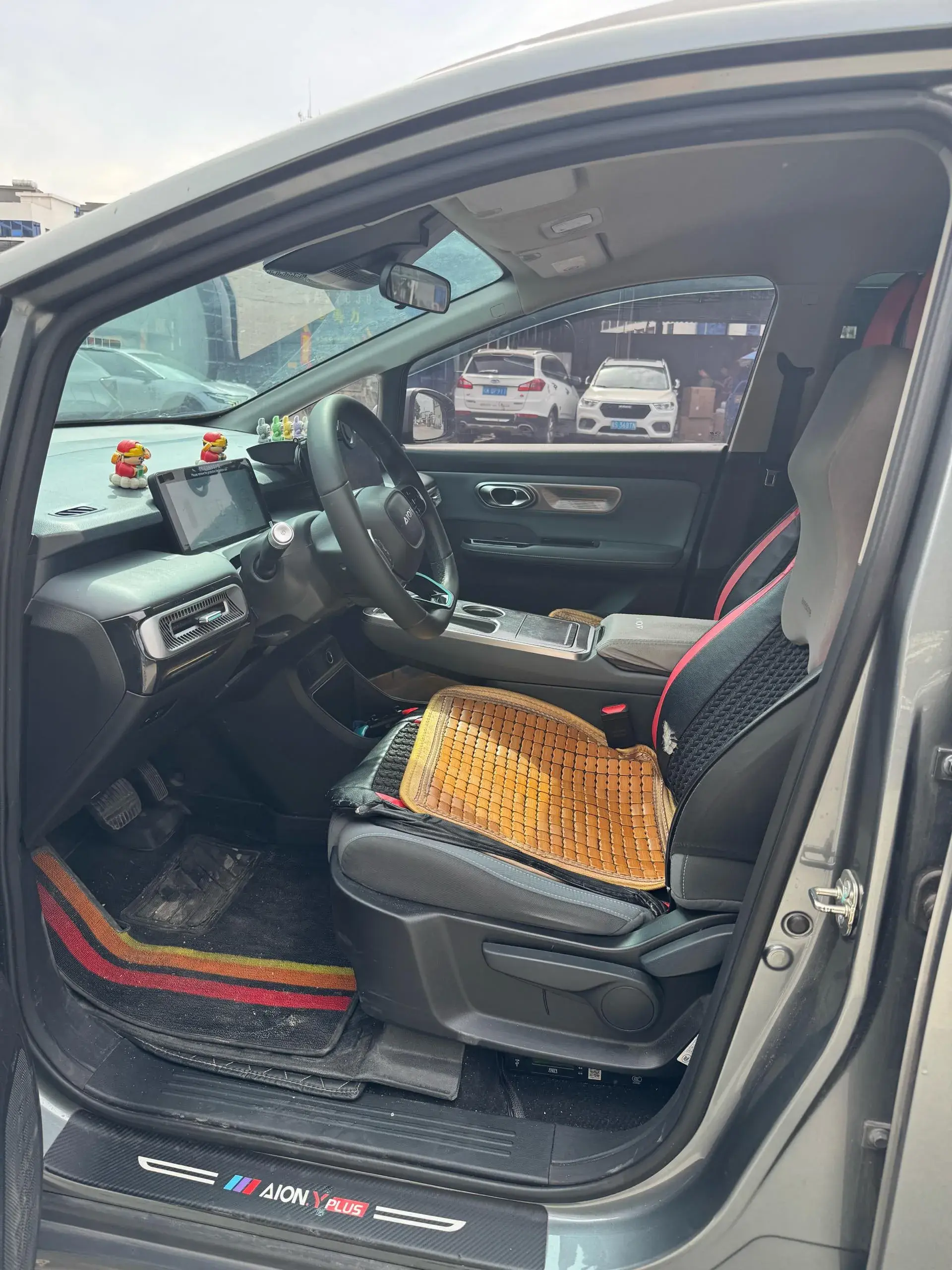 2023 AION Y thumbnail 3