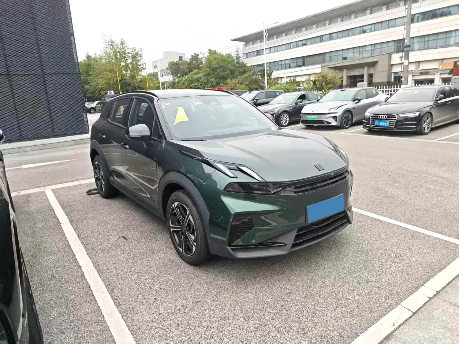 2023 LYNK&CO 06 thumbnail 2