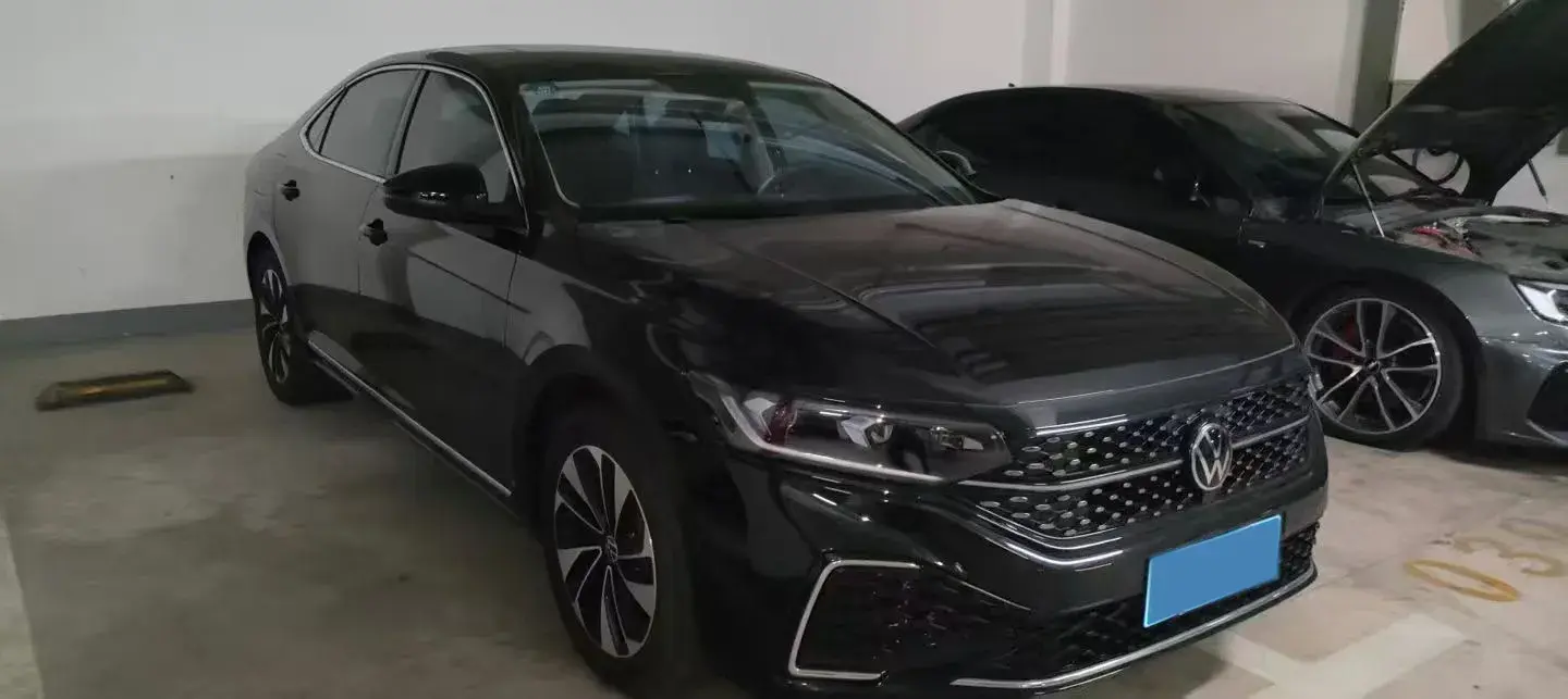 2022 VOLKSWAGEN PASSAT thumbnail 3