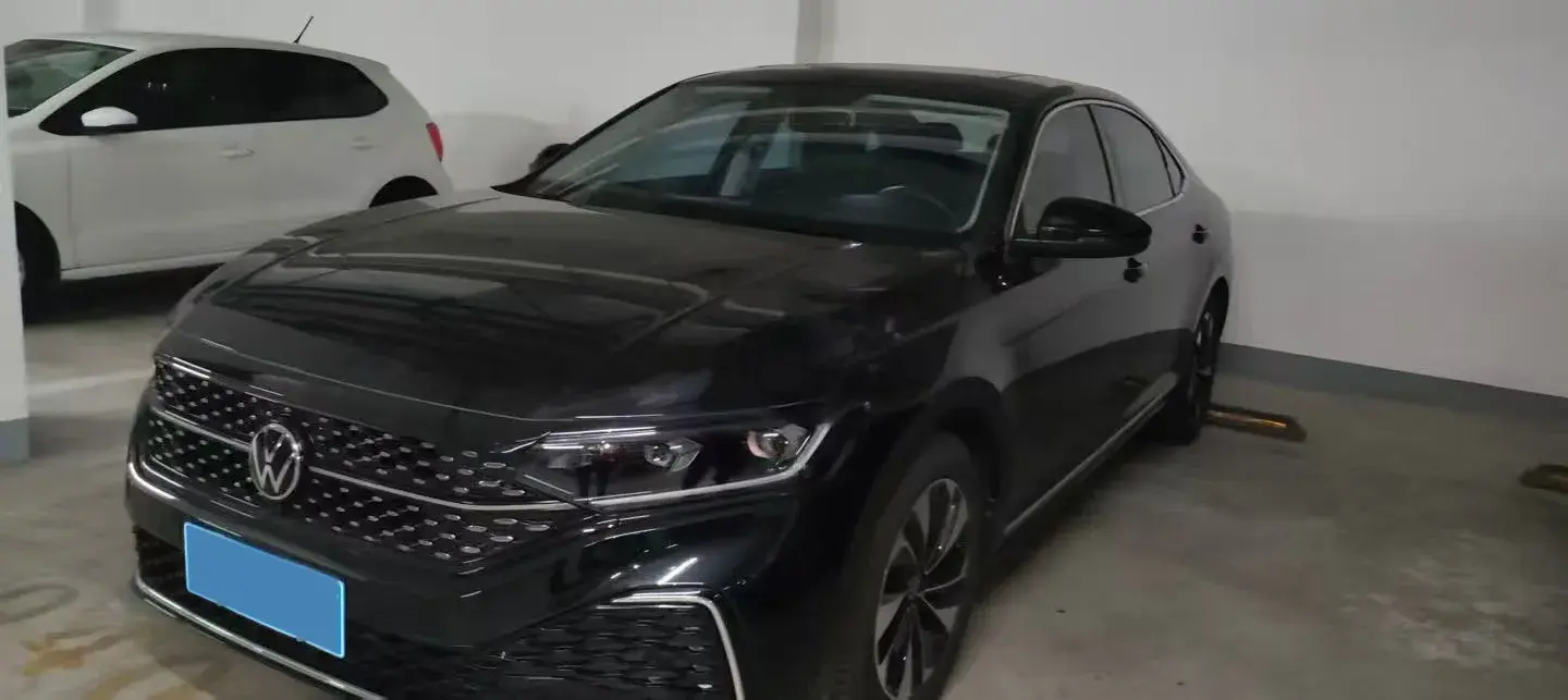 2022 VOLKSWAGEN PASSAT view 1