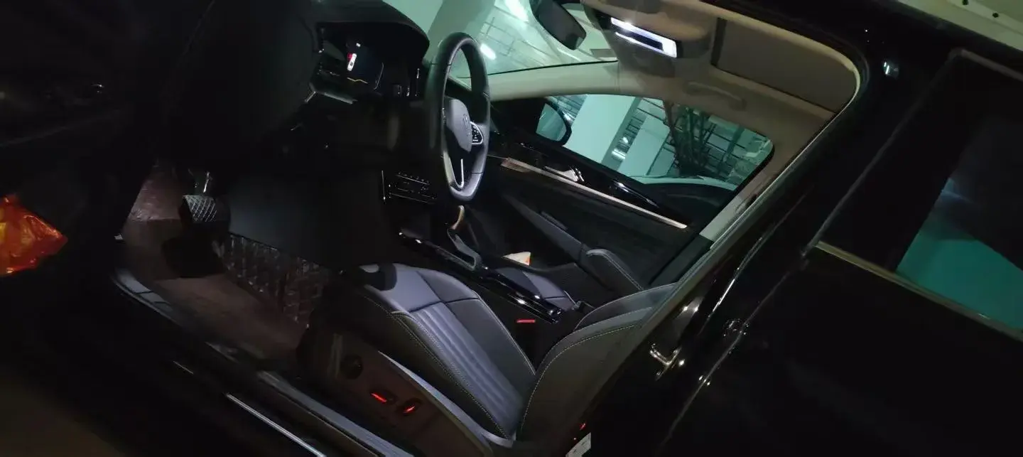 2022 VOLKSWAGEN PASSAT thumbnail 4