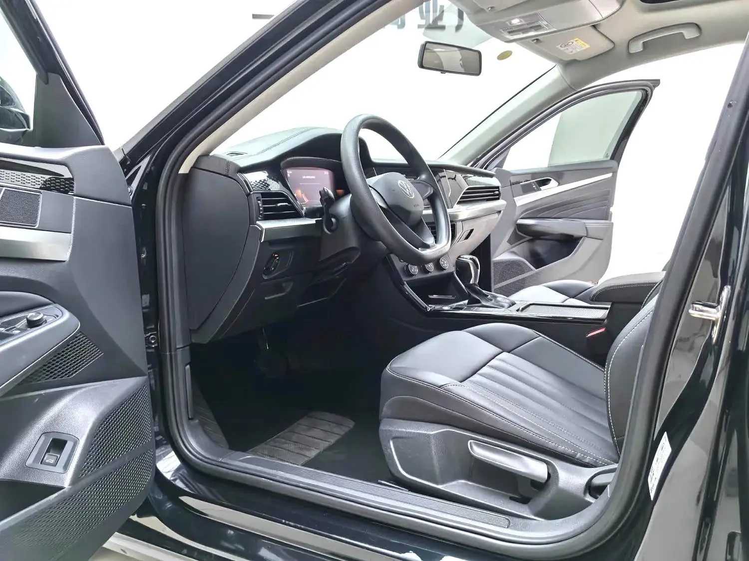 2022 VOLKSWAGEN PASSAT thumbnail 4