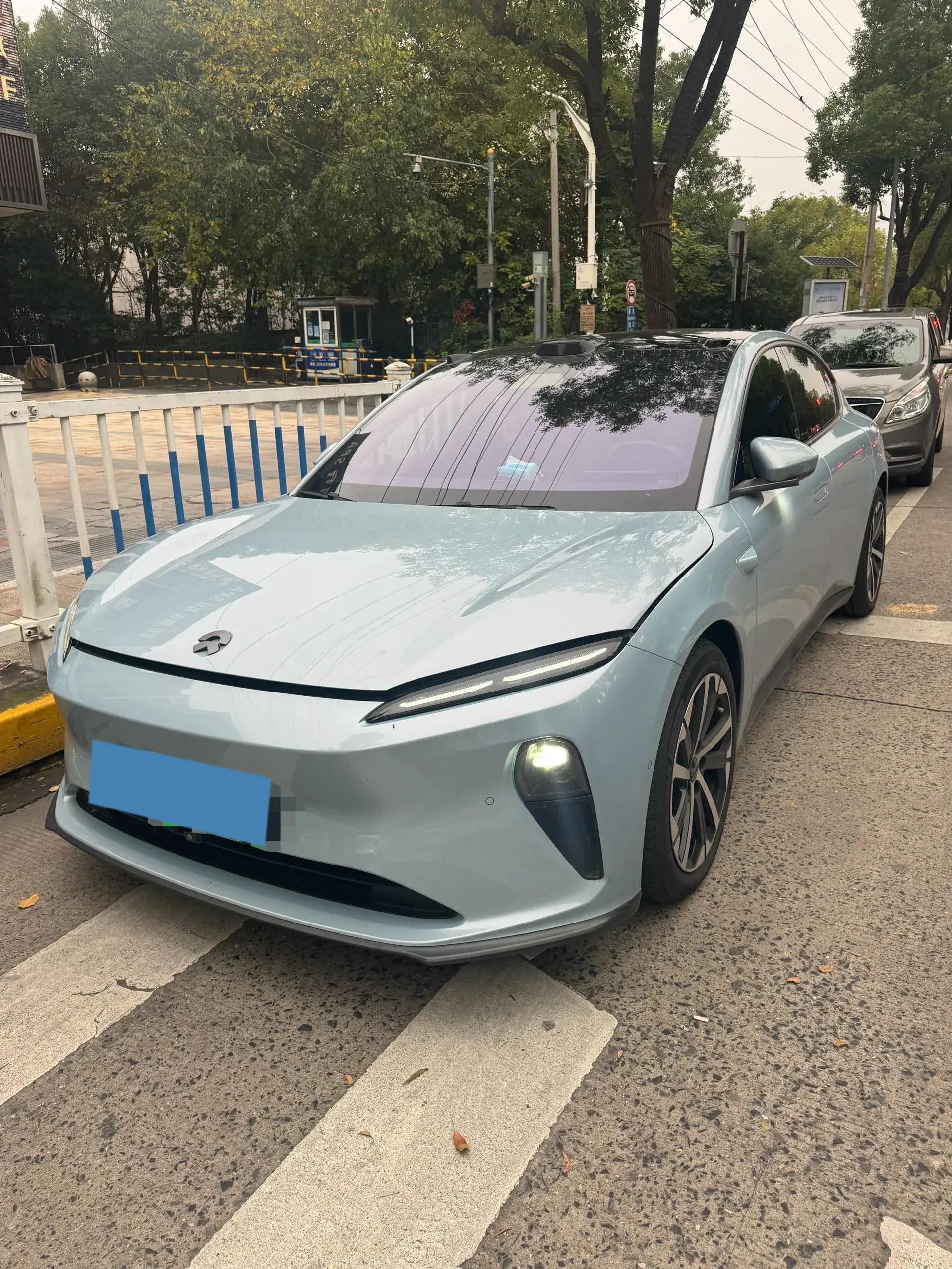 2022 NIO ET5 view 1