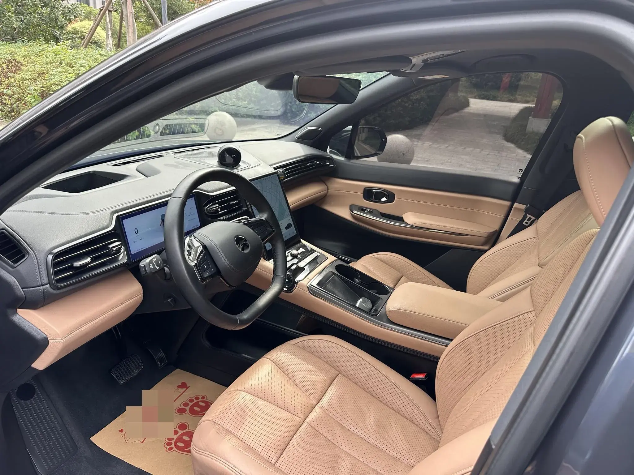 2020 NIO ES8 thumbnail 3