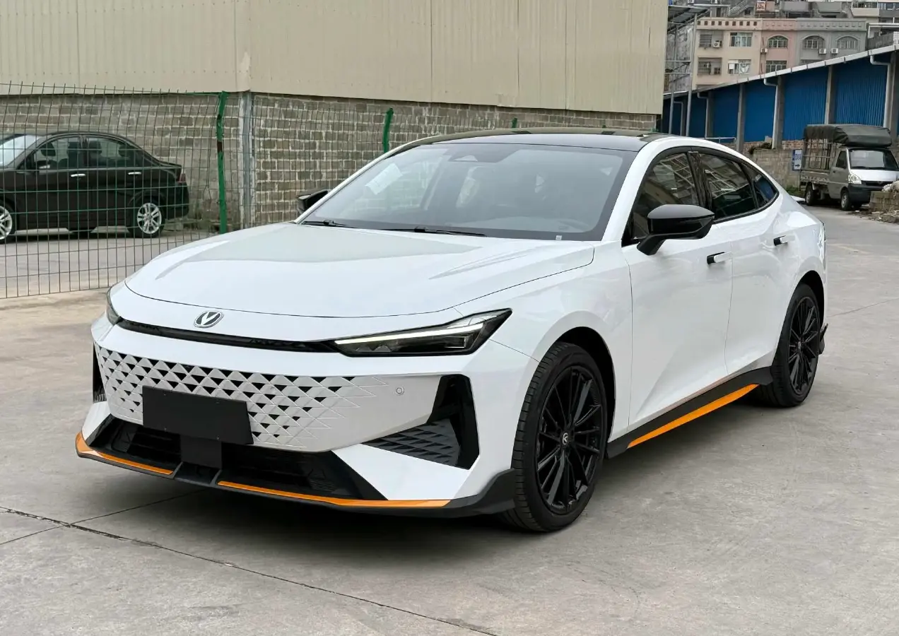 2025 ChangAn UNI-V 1.5T 192HP L4 7DCT