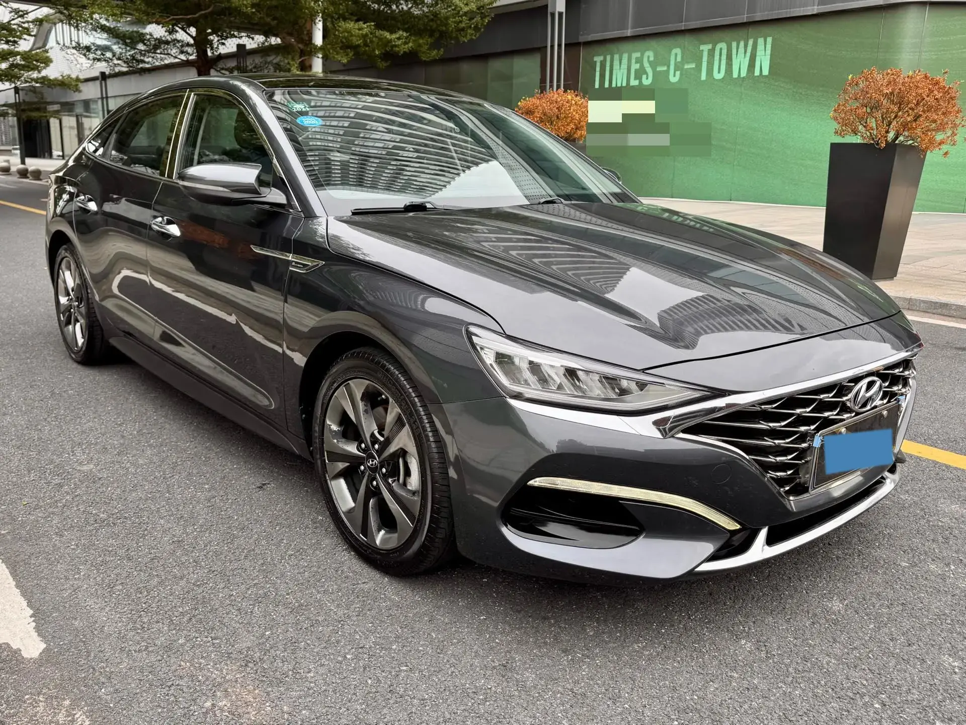 2019 HYUNDAI LA thumbnail 3