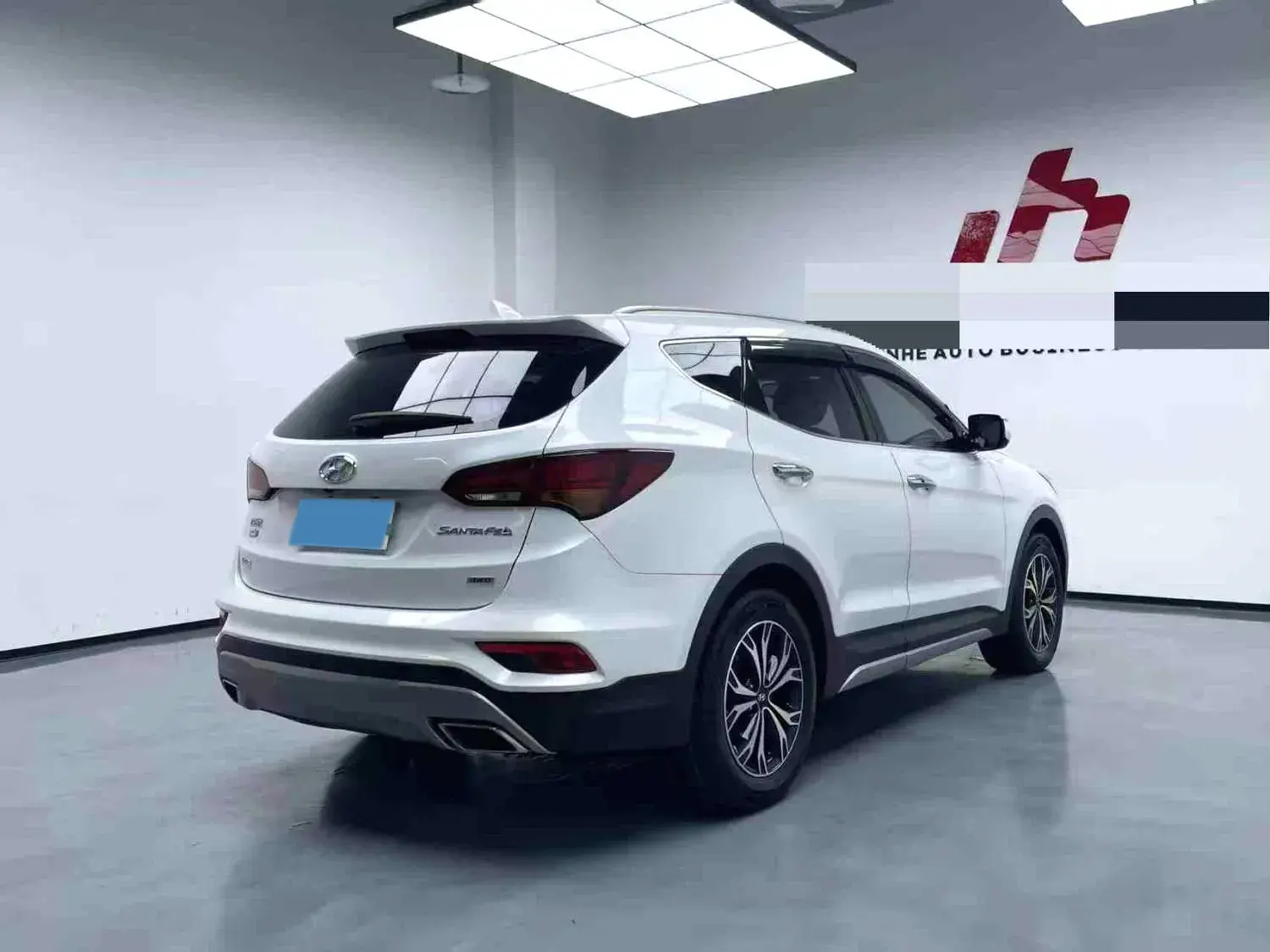 2017 HYUNDAI SANTAFE thumbnail 4