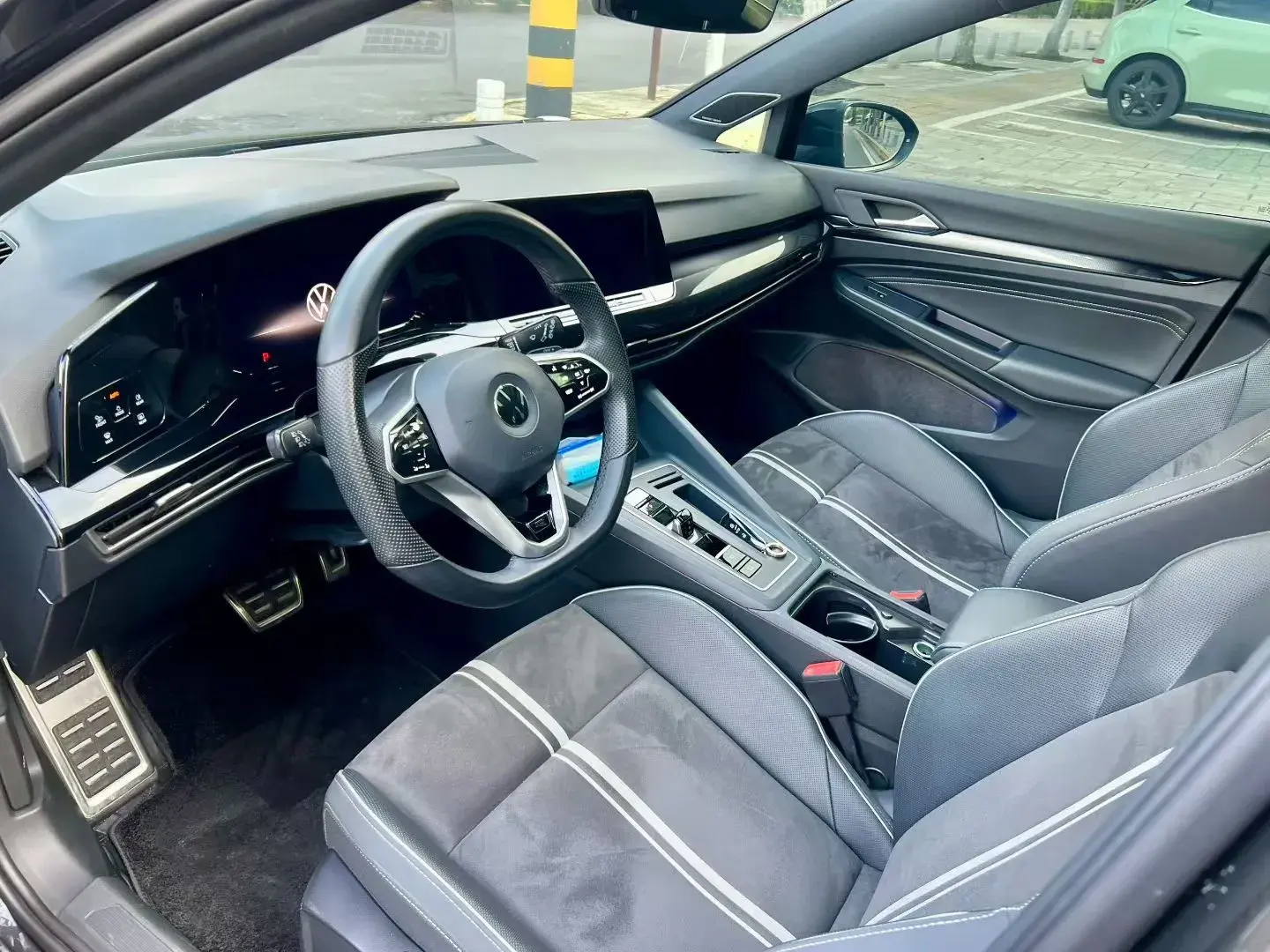 2023 VOLKSWAGEN GOLF thumbnail 4