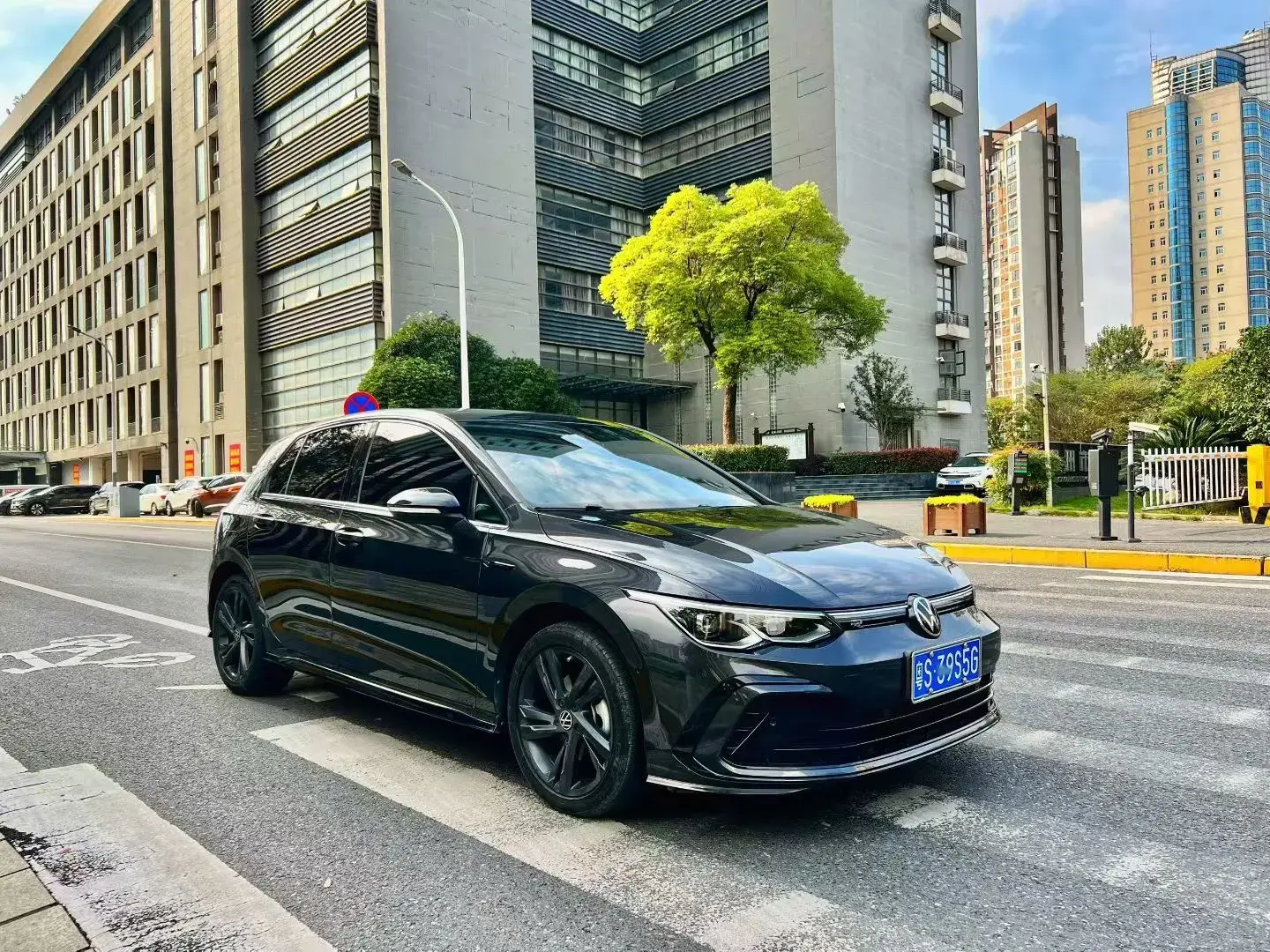 2023 VOLKSWAGEN GOLF thumbnail 3