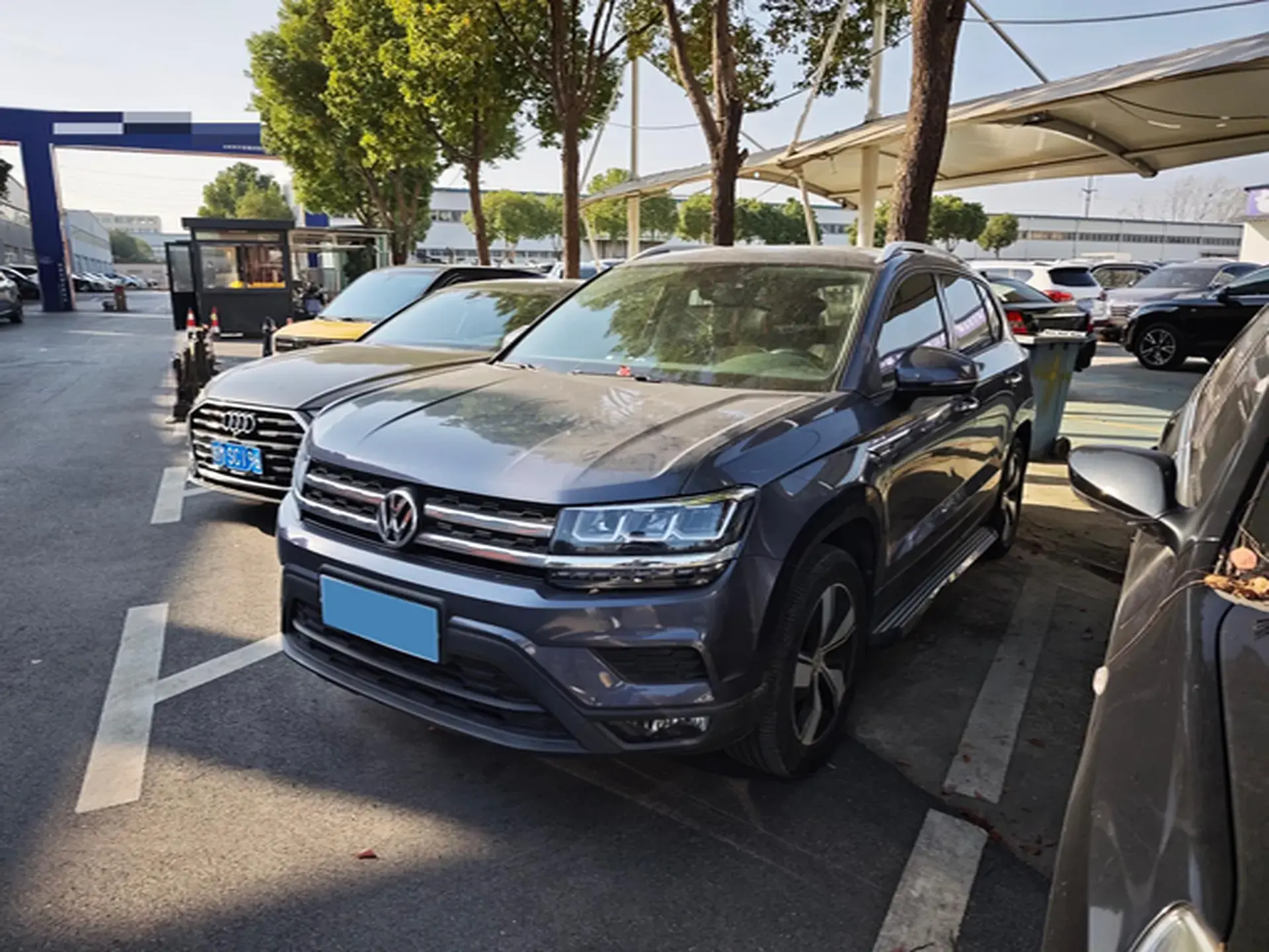 2021 VOLKSWAGEN THARU view 1