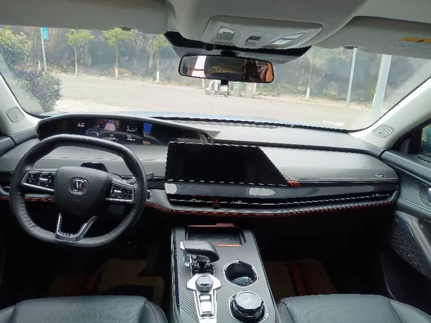 2021 ChangAn UNI-K 2.0T 233HP L4 8AT,autocango,china used car exporter,china ev exporter,chinese used car exporter,chinese used ev exporter