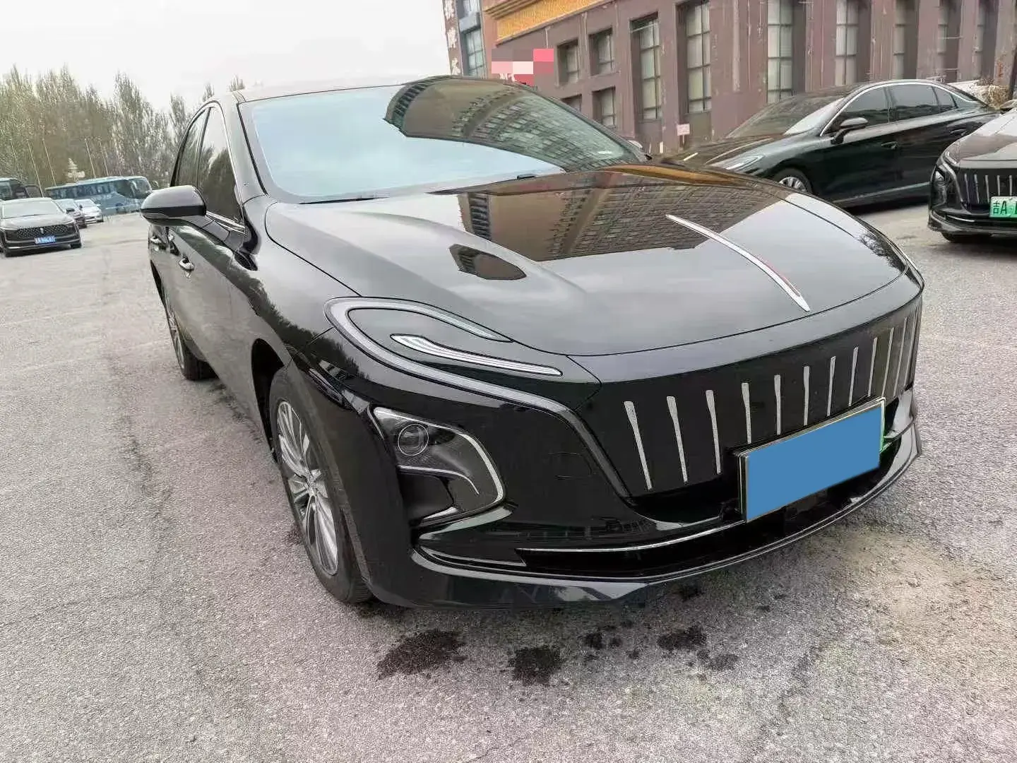 2024 HONGQI E-QM5 thumbnail 3