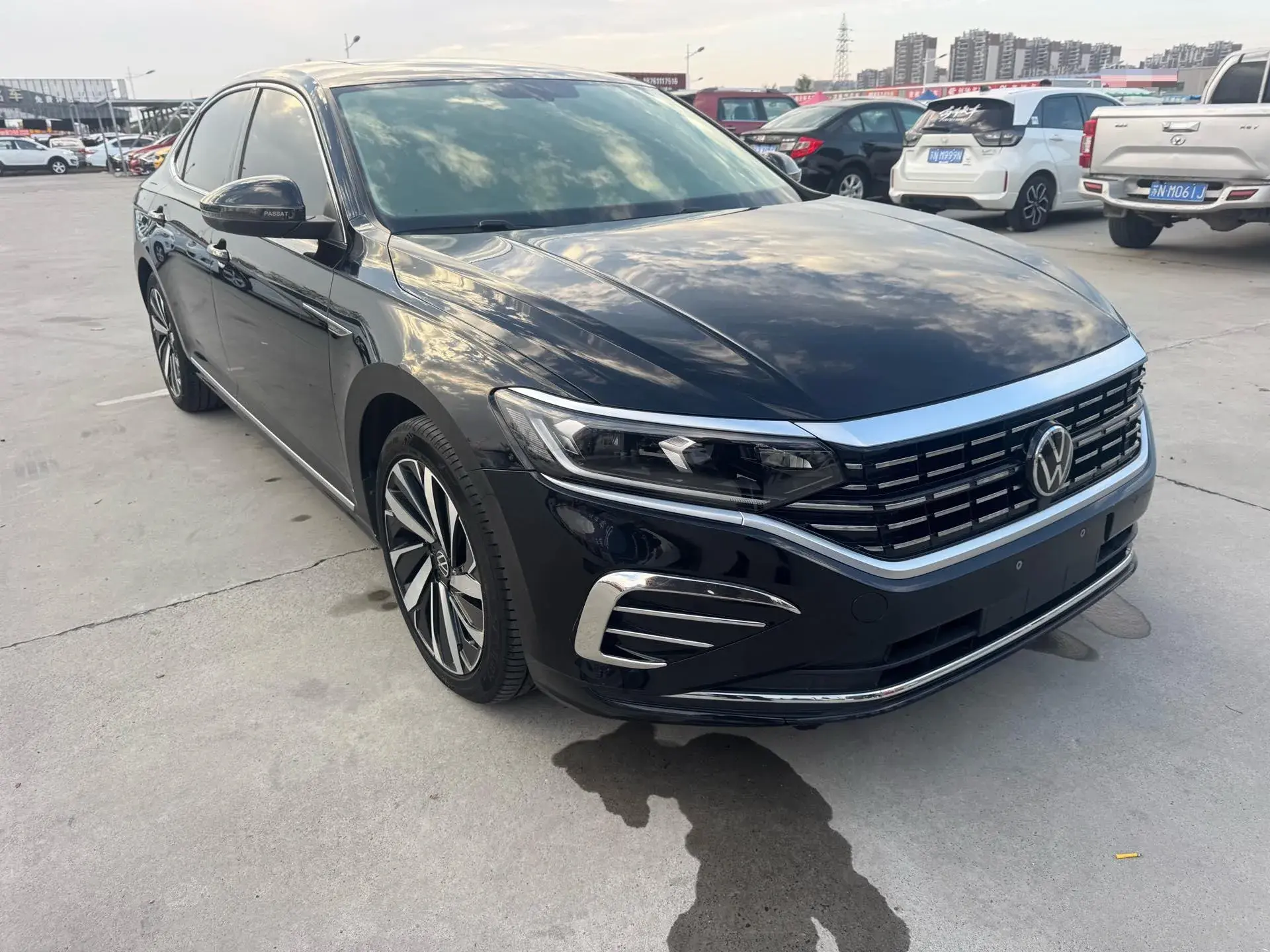 2022 VOLKSWAGEN PASSAT thumbnail 3