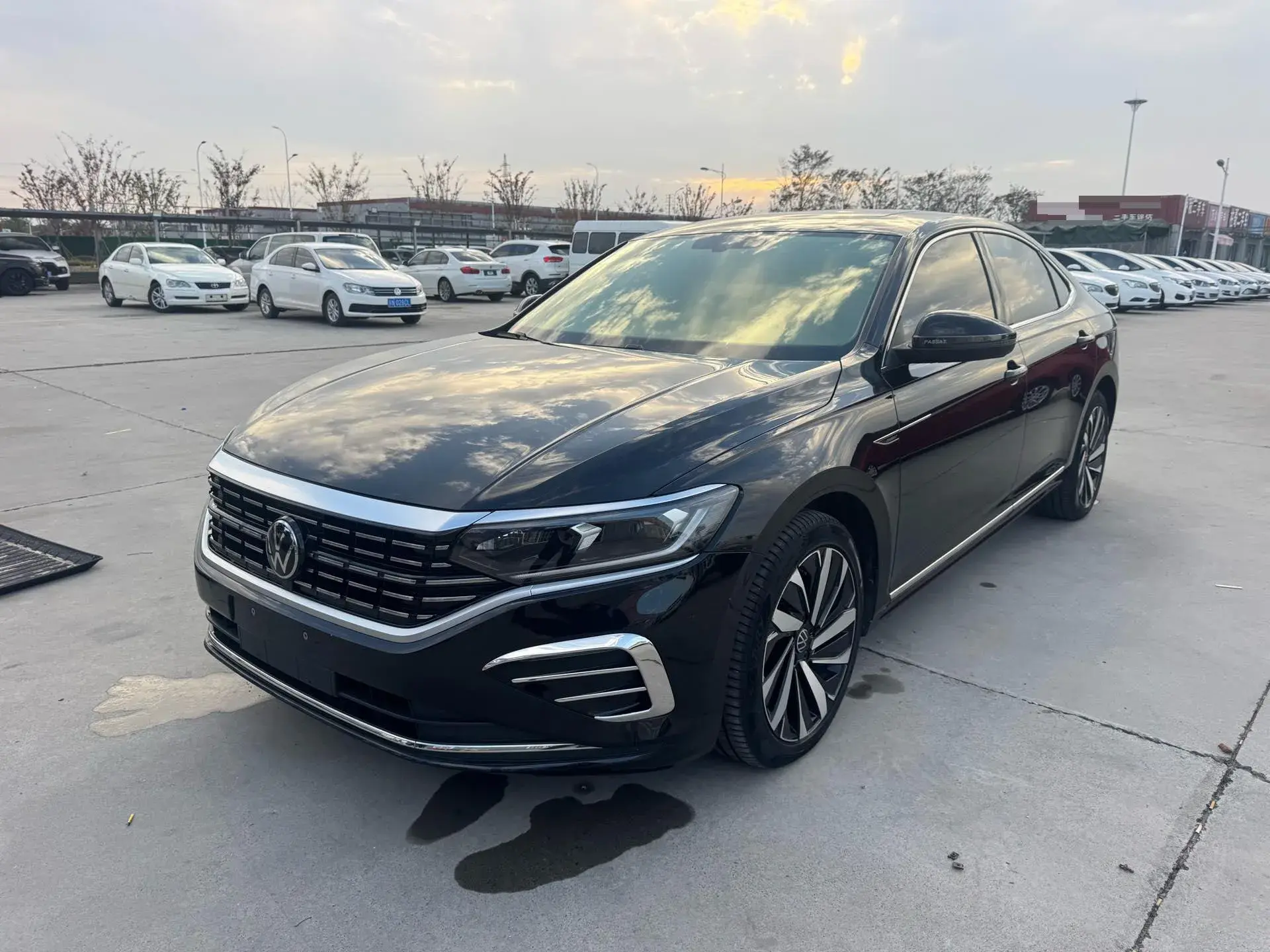 2022 VOLKSWAGEN PASSAT view 1