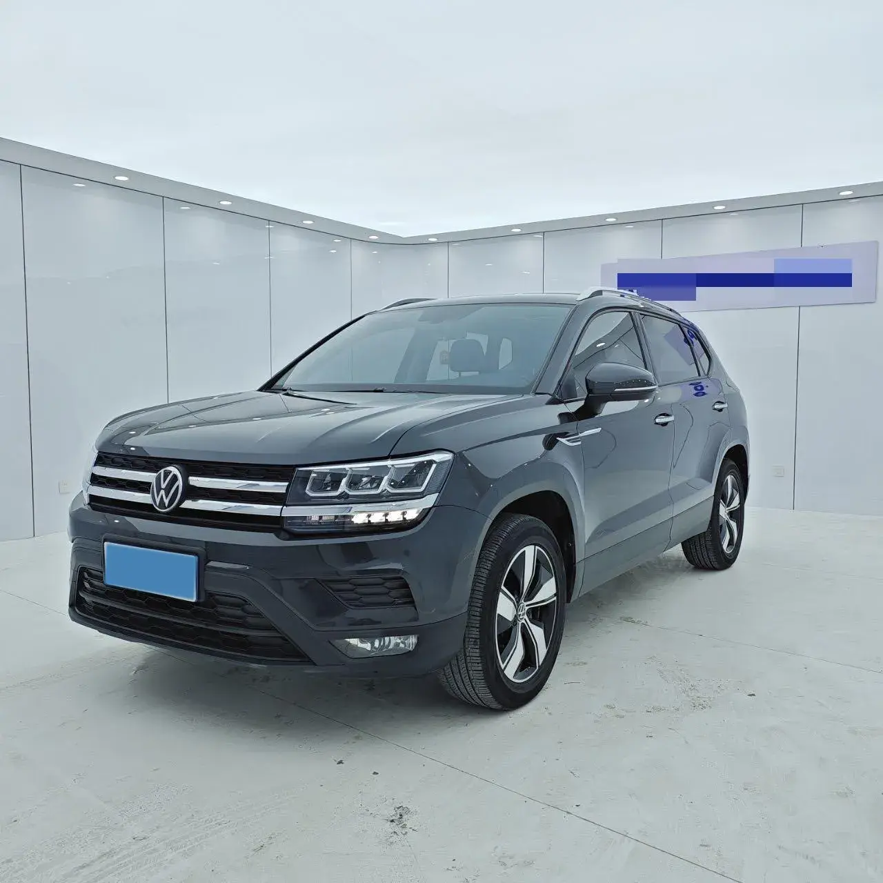 2021 VOLKSWAGEN THARU view 1