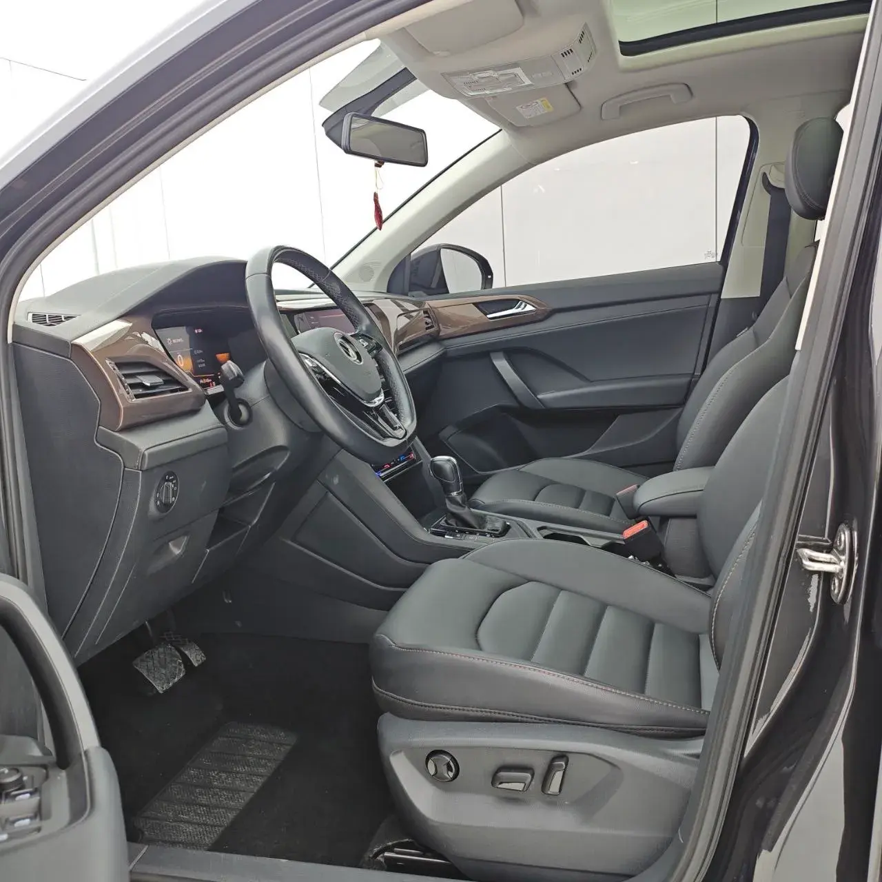 2021 VOLKSWAGEN THARU thumbnail 4