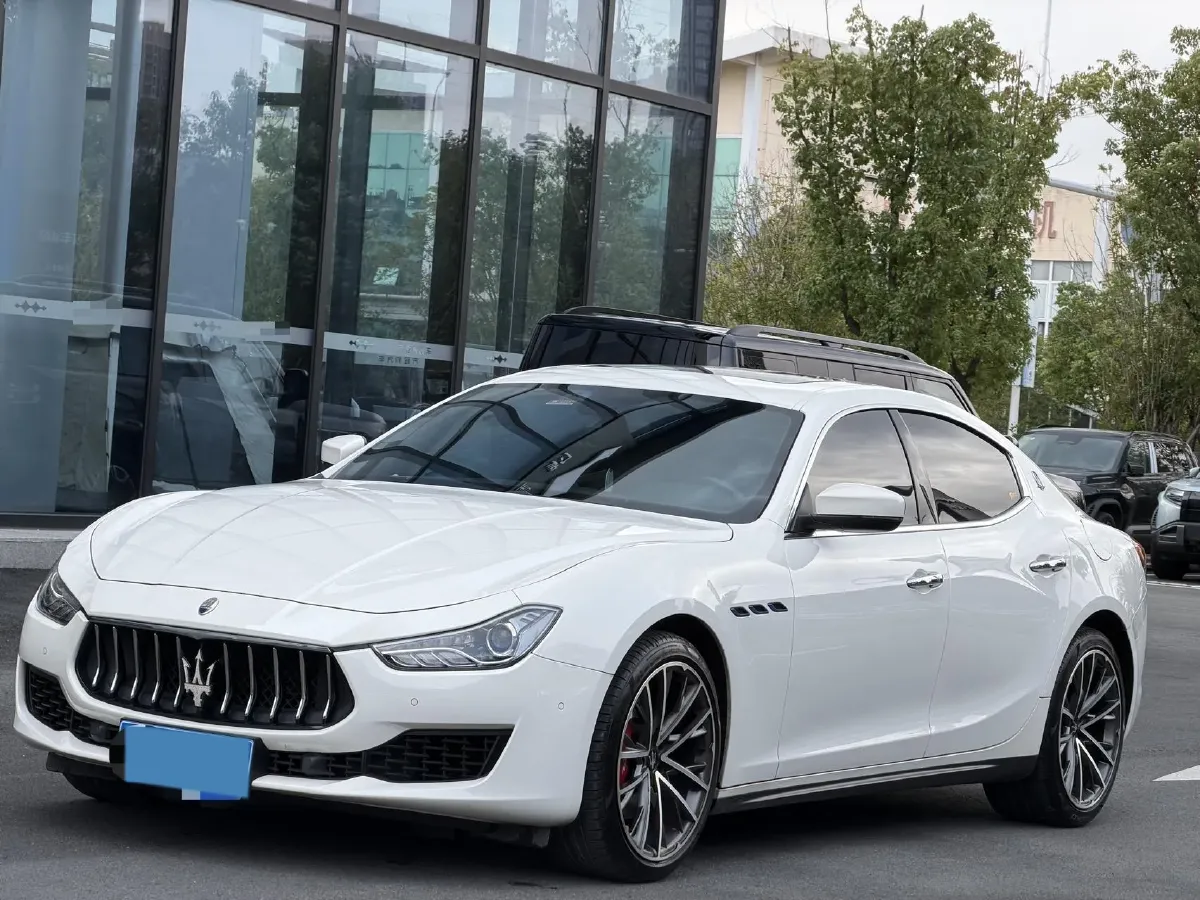 2021 Maserati Ghibli 2.0T 330HP L4 8AT,autocango,china used car exporter,china ev exporter,chinese used car exporter,chinese used ev exporter