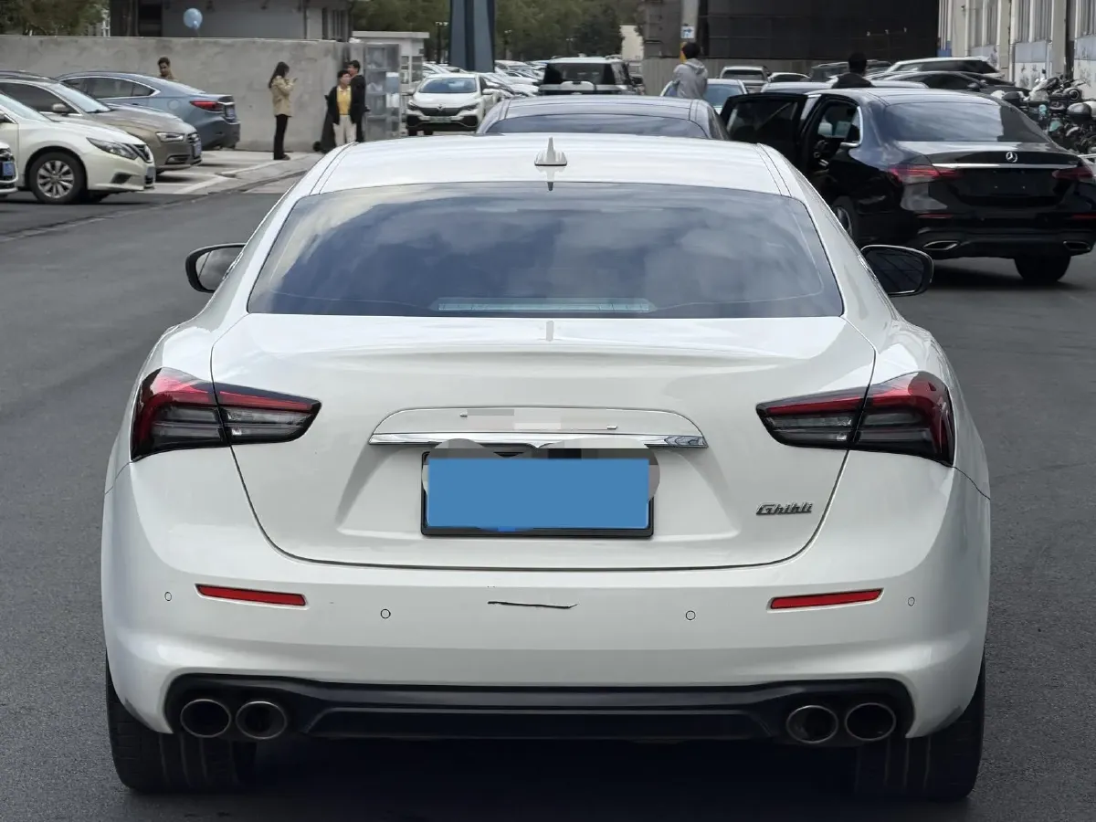 2021 Maserati Ghibli 2.0T 330HP L4 8AT,autocango,china used car exporter,china ev exporter,chinese used car exporter,chinese used ev exporter