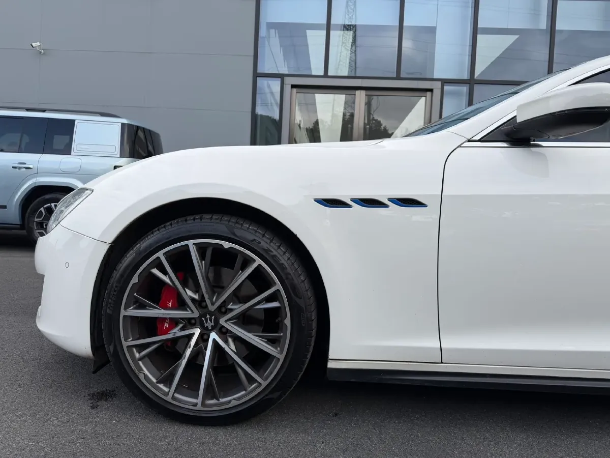 2021 Maserati Ghibli 2.0T 330HP L4 8AT,autocango,china used car exporter,china ev exporter,chinese used car exporter,chinese used ev exporter