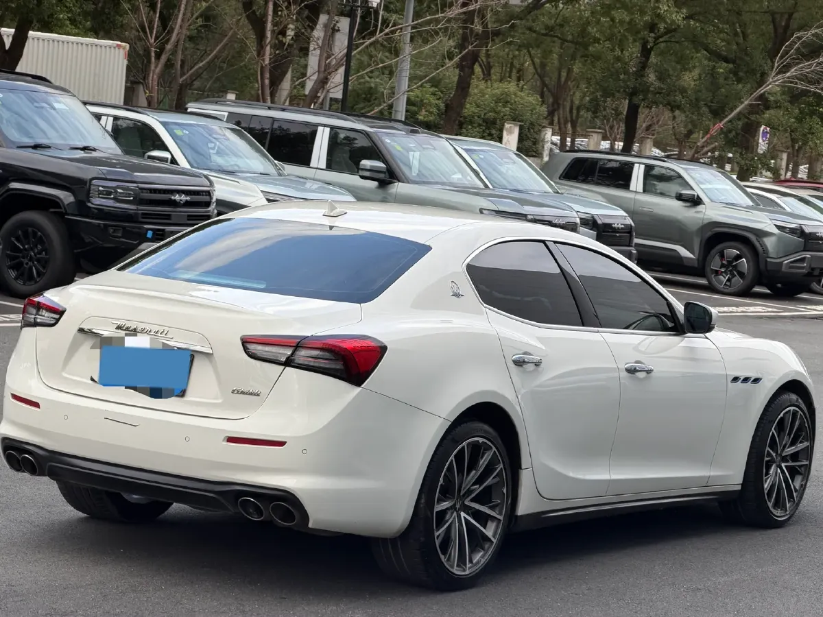 2021 Maserati Ghibli 2.0T 330HP L4 8AT,autocango,china used car exporter,china ev exporter,chinese used car exporter,chinese used ev exporter