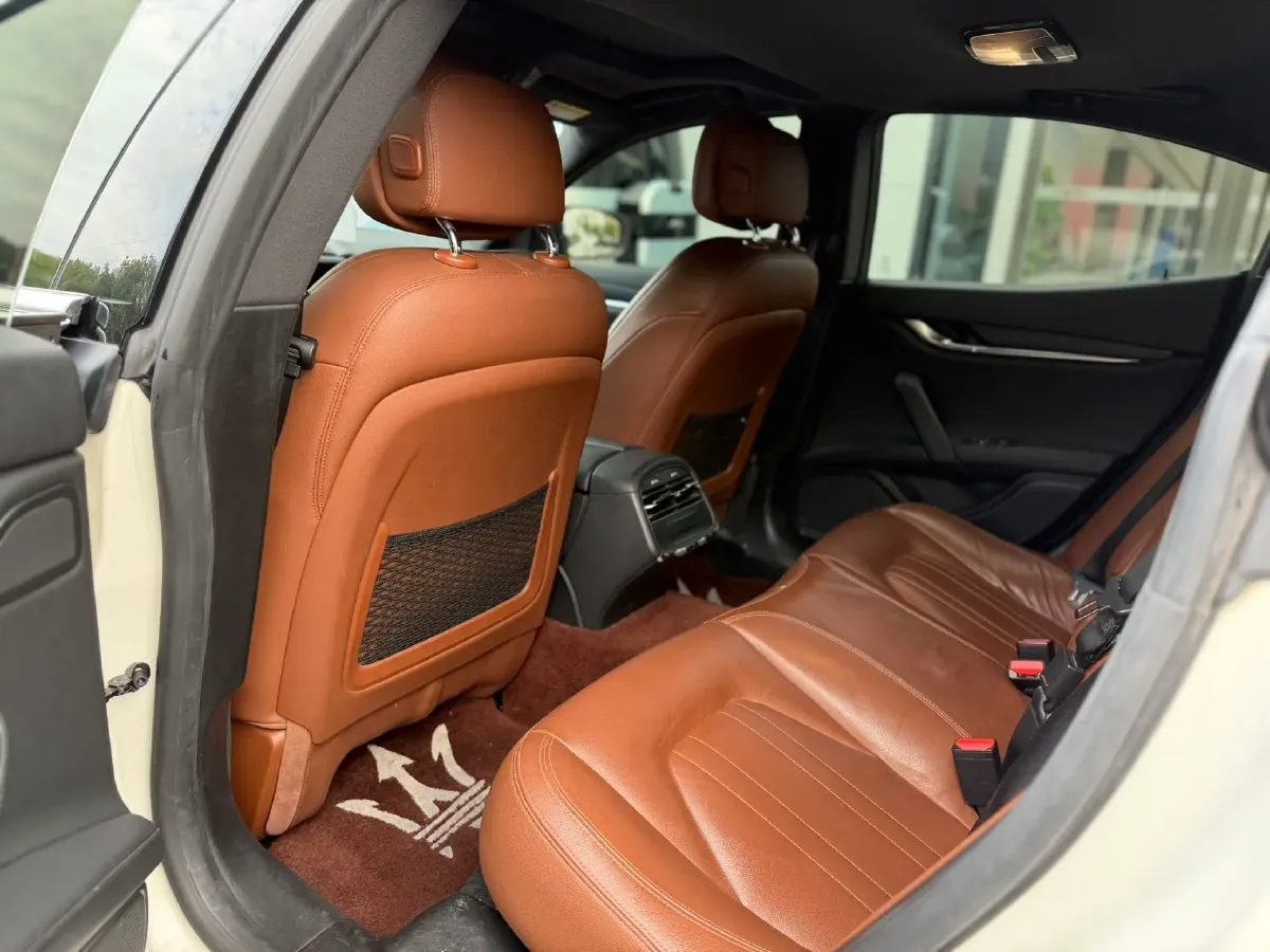 2021 Maserati Ghibli 2.0T 330HP L4 8AT,autocango,china used car exporter,china ev exporter,chinese used car exporter,chinese used ev exporter