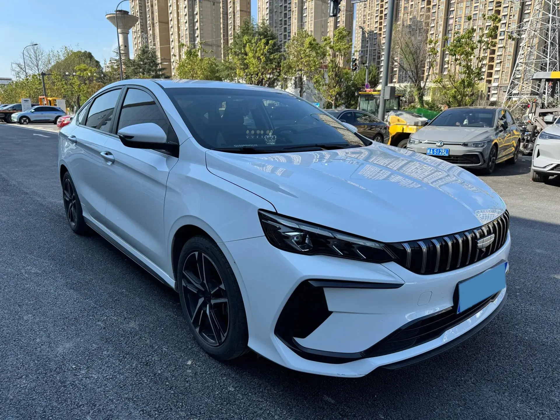 2023 GEELY EMGRAND thumbnail 3