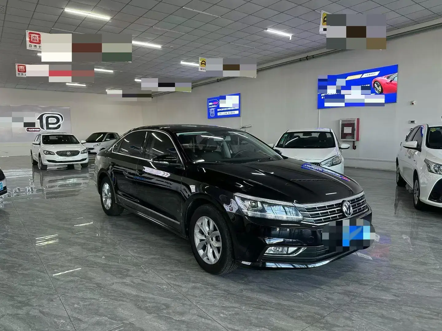 2017 VOLKSWAGEN PASSAT thumbnail 2