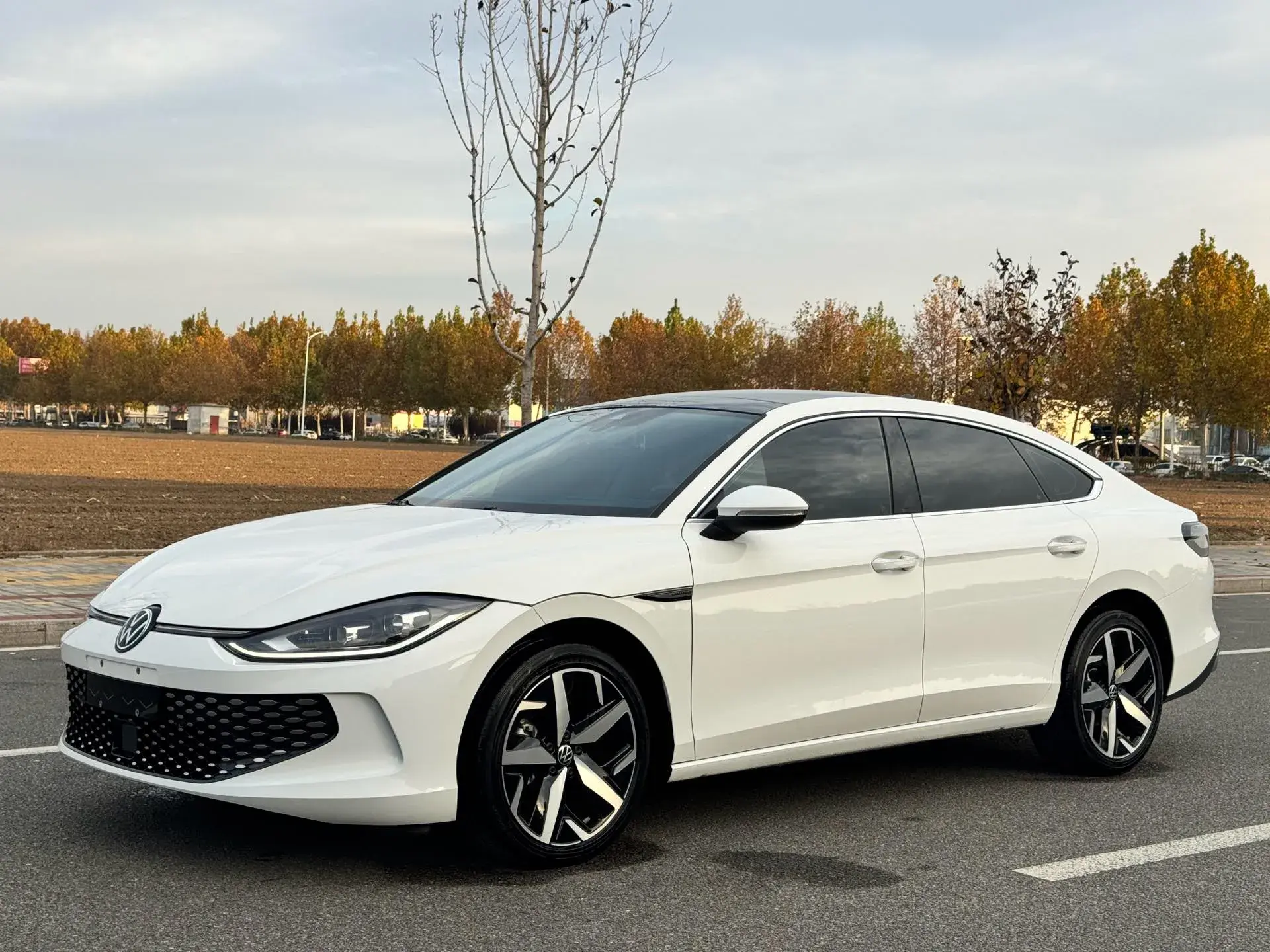 2022 VOLKSWAGEN LAMANDO view 1