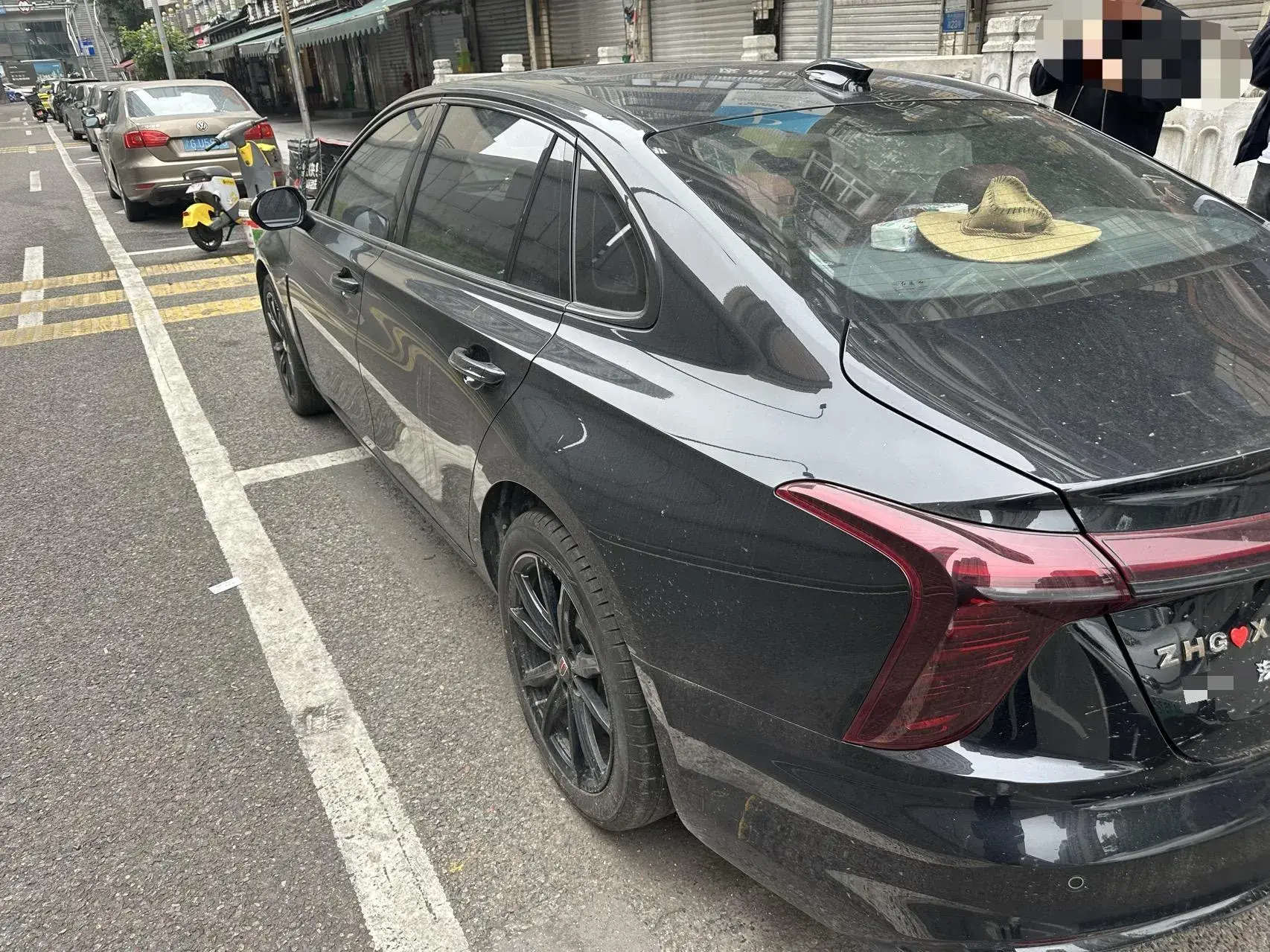 2025 HONGQI H5 thumbnail 4